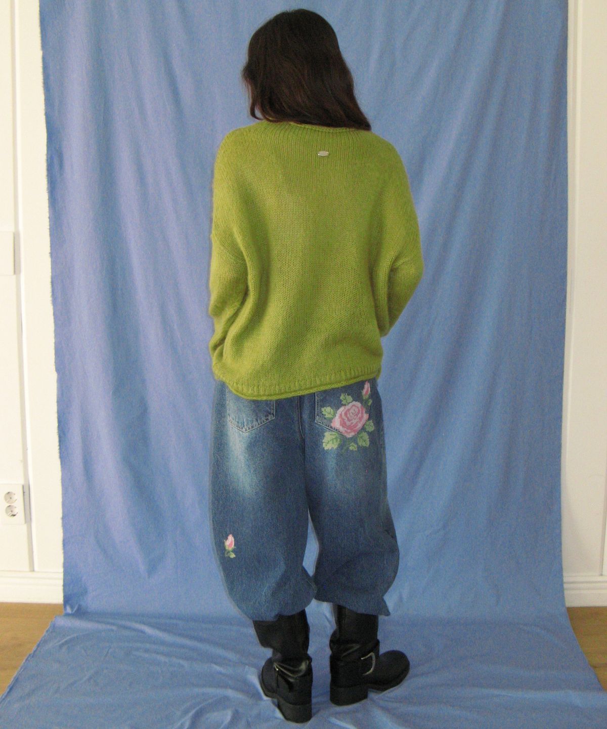 론론(RONRON) CUT OFF BELL SLEEVE KNIT OLIVE