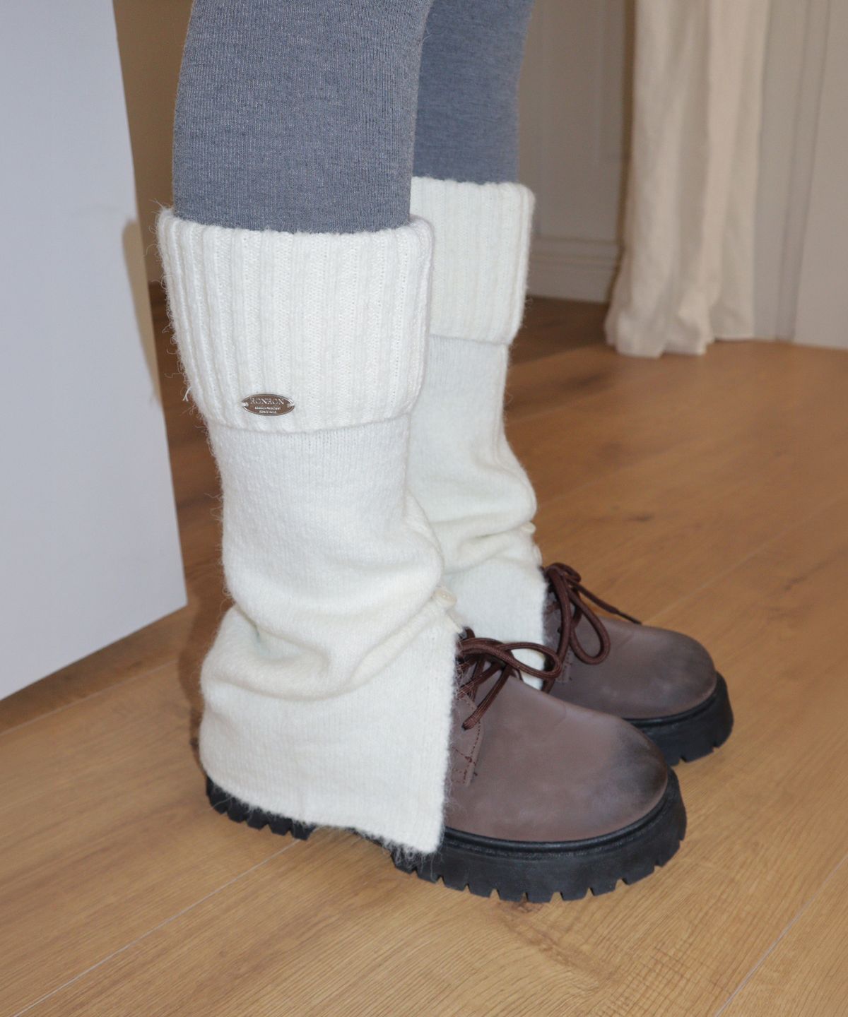 론론(RONRON) FOLDING KNIT LEG WARMERS IVORY