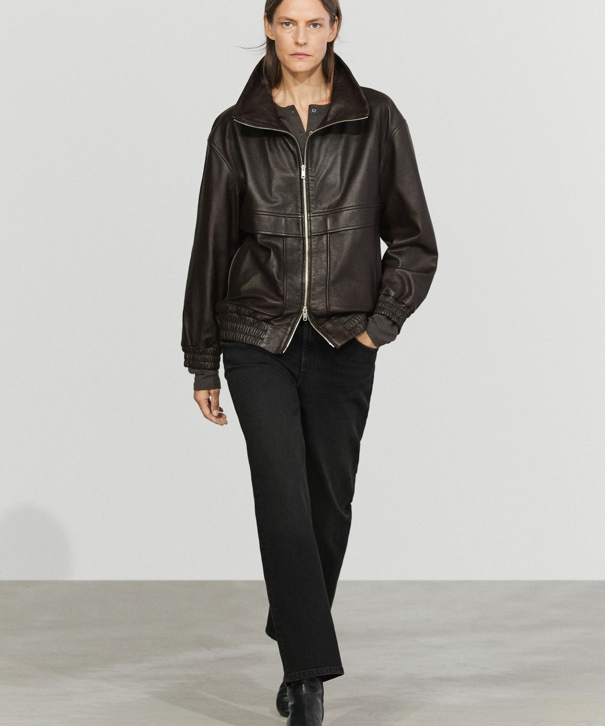 마시모두띠(MASSIMO DUTTI) 나파 가죽 지퍼 봄버 재킷