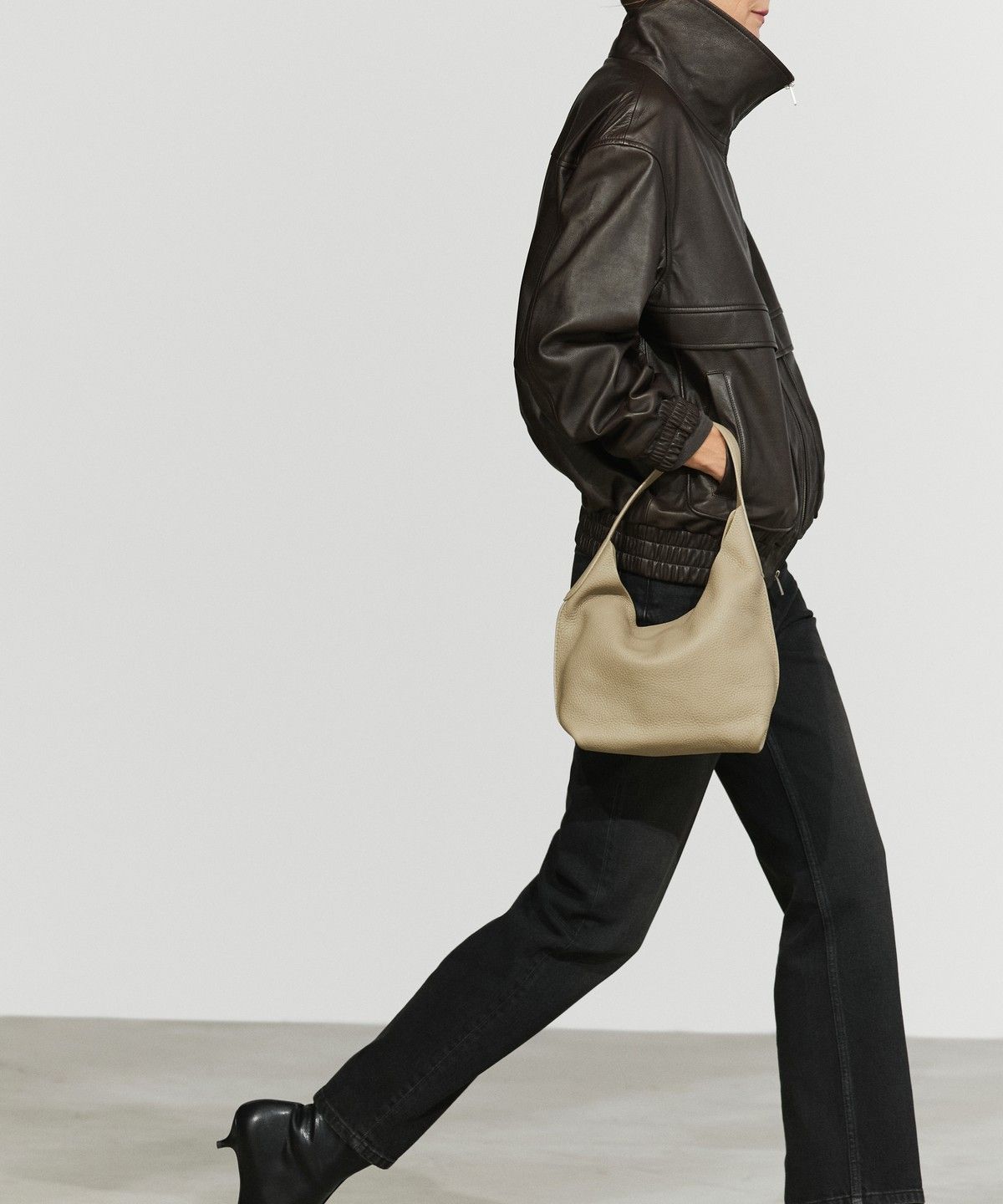 마시모두띠(MASSIMO DUTTI) 나파 가죽 지퍼 봄버 재킷