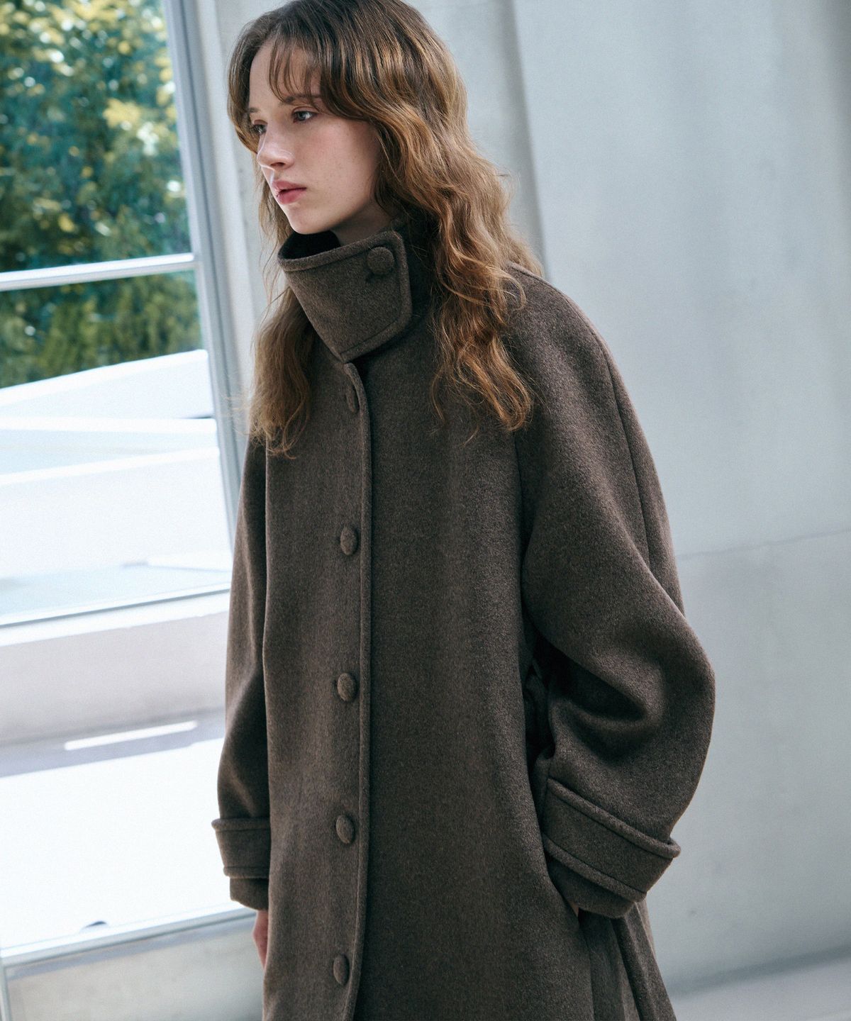드로우핏 우먼(DRAWFIT WOMEN) 소프트 캐시미어 하이넥 벨티드 롱 코트 [MID-GREY]