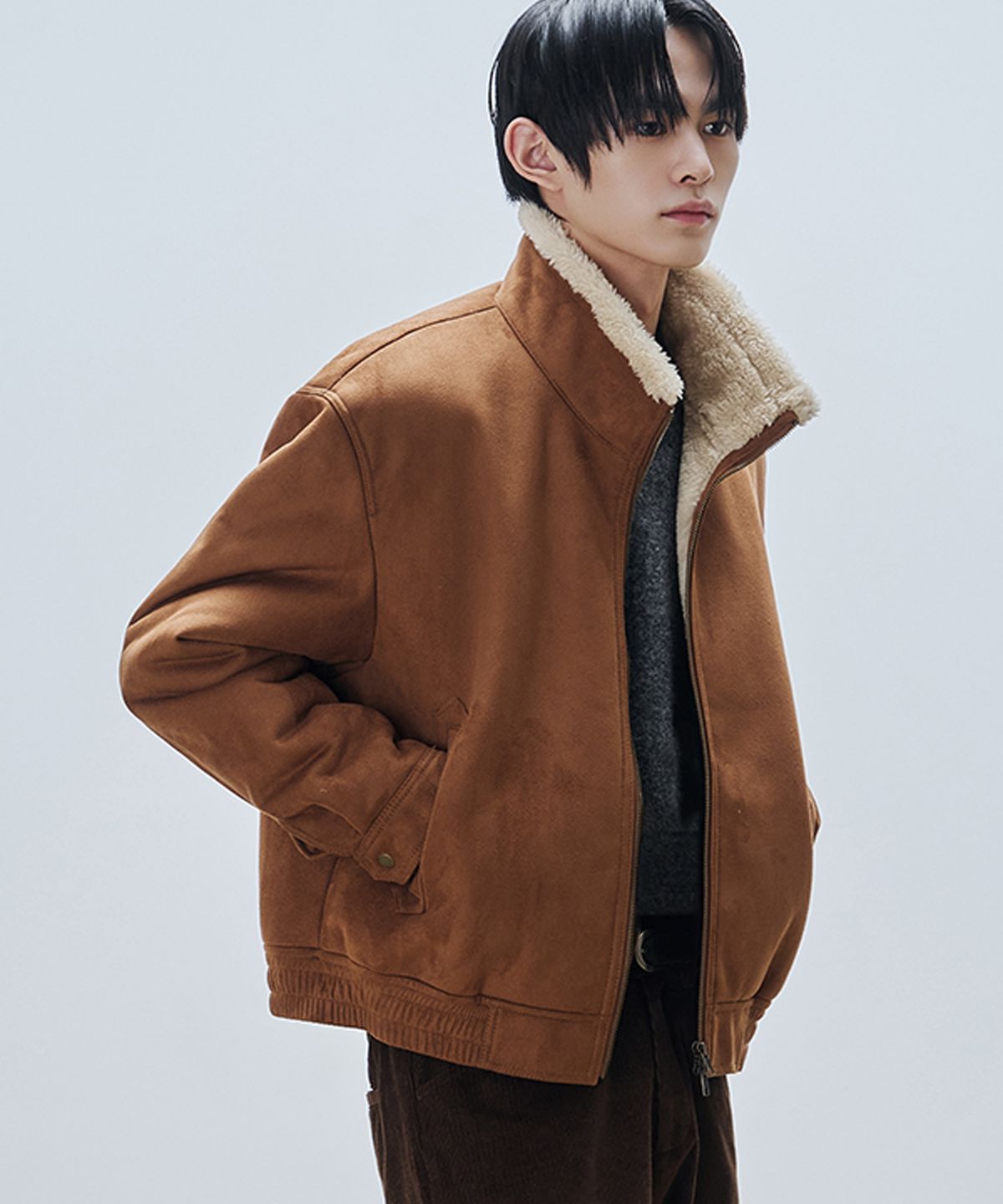 드로우핏(DRAW FIT) 듀크 하이넥 스웨이드 무톤 자켓 [CAMEL]