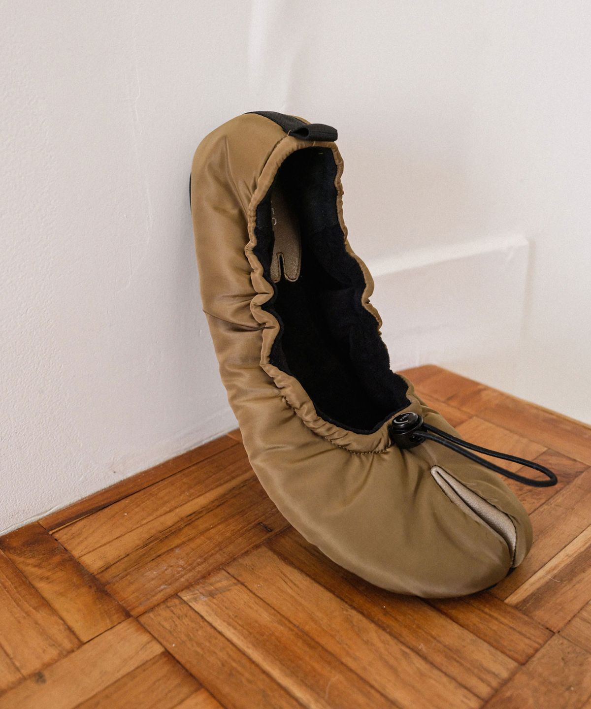 페이즈(PAES) Padded String Flat / Khaki