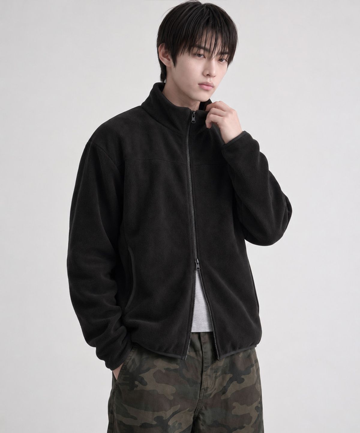 언더오프(UNDEROFF) 블랭킷 플리스 핑거홀 크롭 집업 블랙