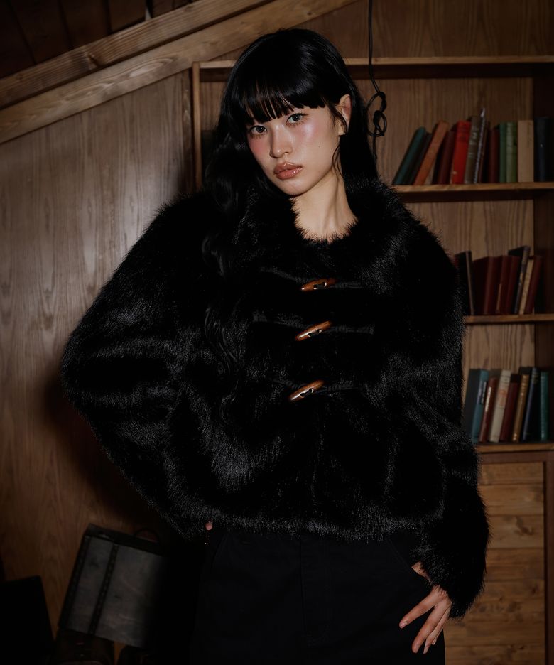 플러피 카라 크롭 퍼 자켓 BLACK