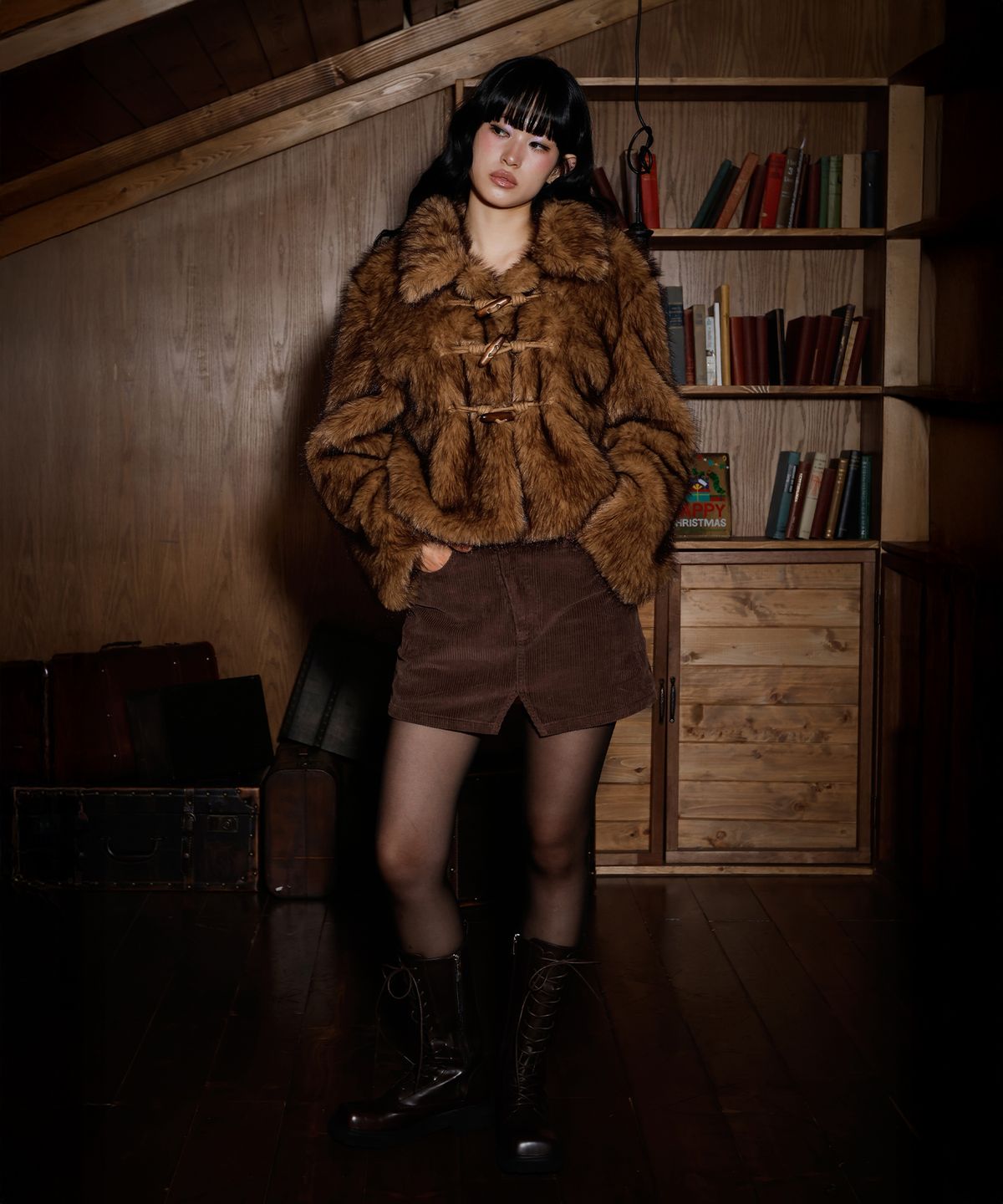 엘엠알(LMR) 플러피 카라 크롭 퍼 자켓 BROWN