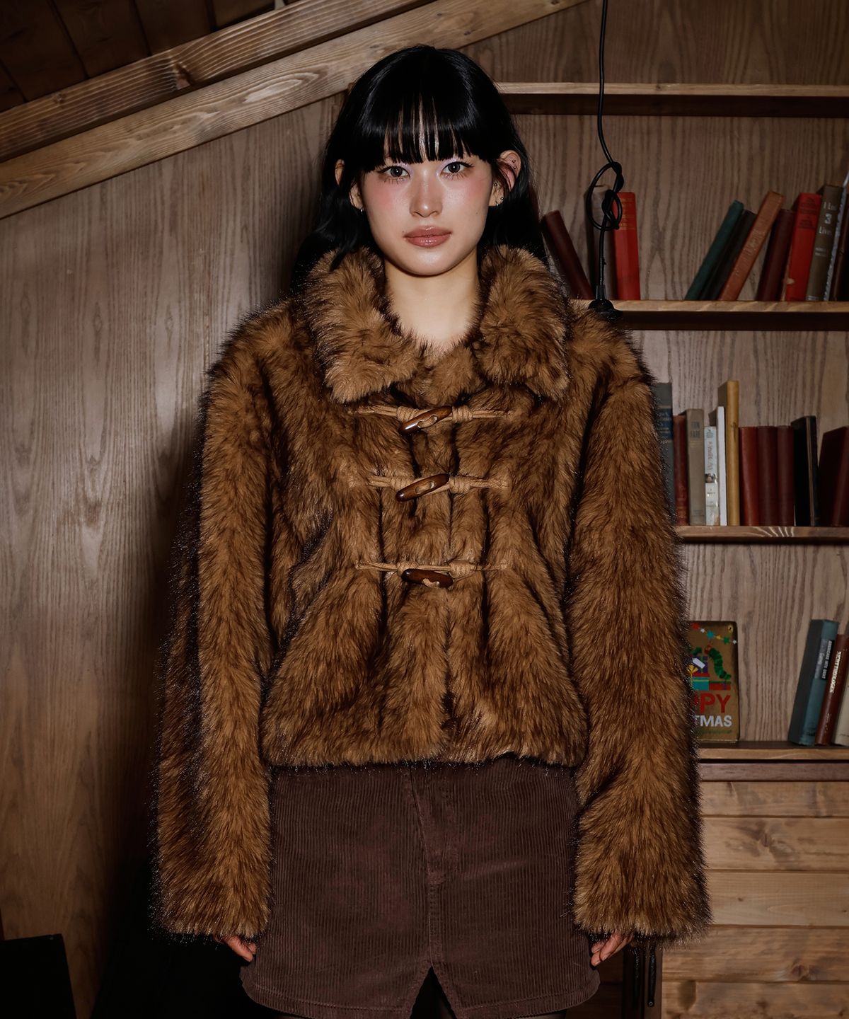 엘엠알(LMR) 플러피 카라 크롭 퍼 자켓 BROWN