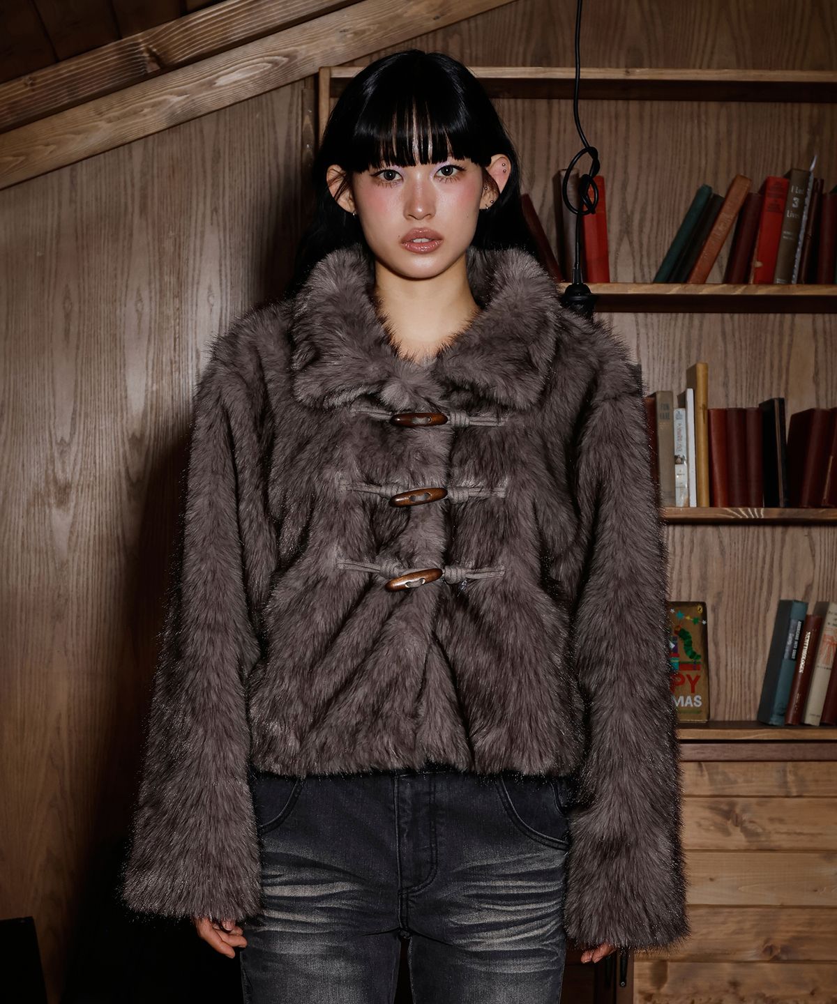 엘엠알(LMR) 플러피 카라 크롭 퍼 자켓 GREY