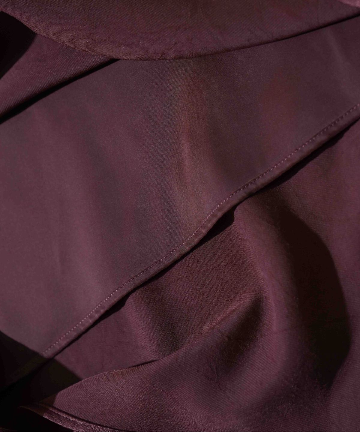 피프트 에일리어스(FIFTHALIAS) Crease satin midi skirt Burgundy