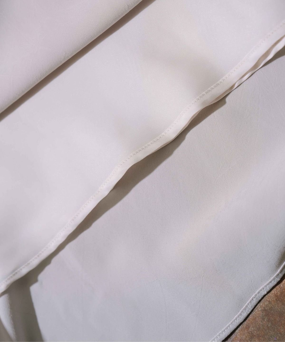 피프트 에일리어스(FIFTHALIAS) Crease satin midi skirt Sand