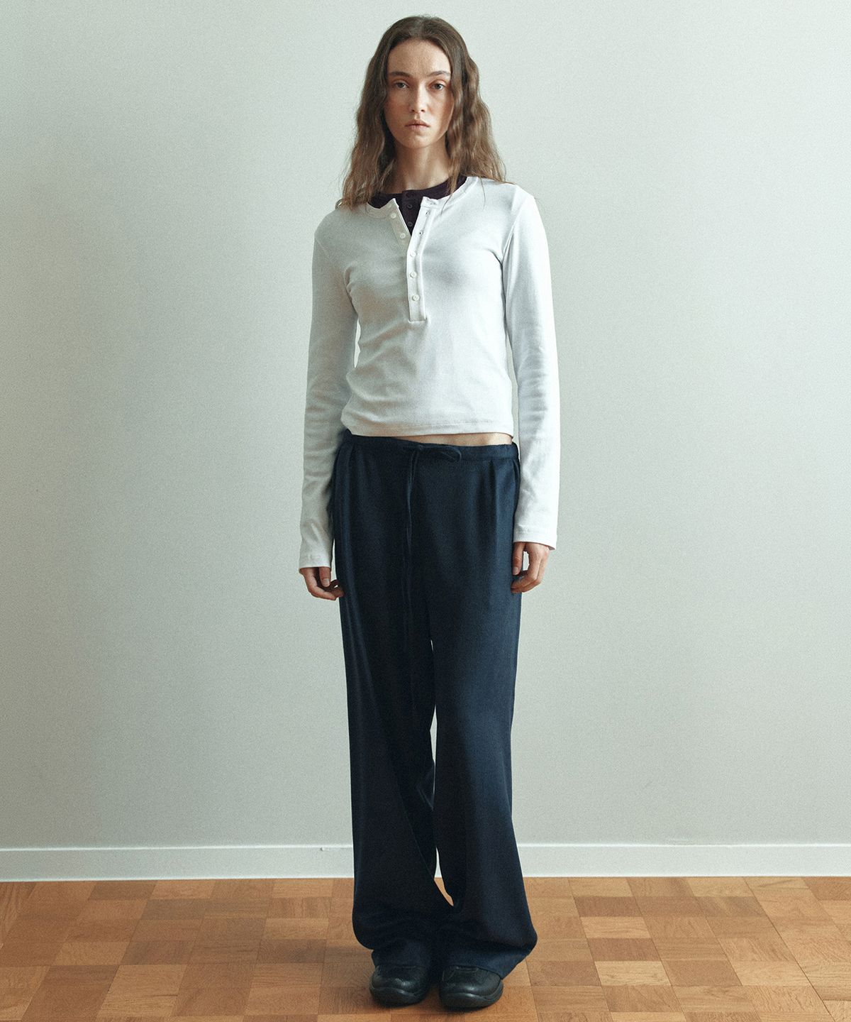 파로(FAHRO) WIDE TWO TUCK PANTS NAVY