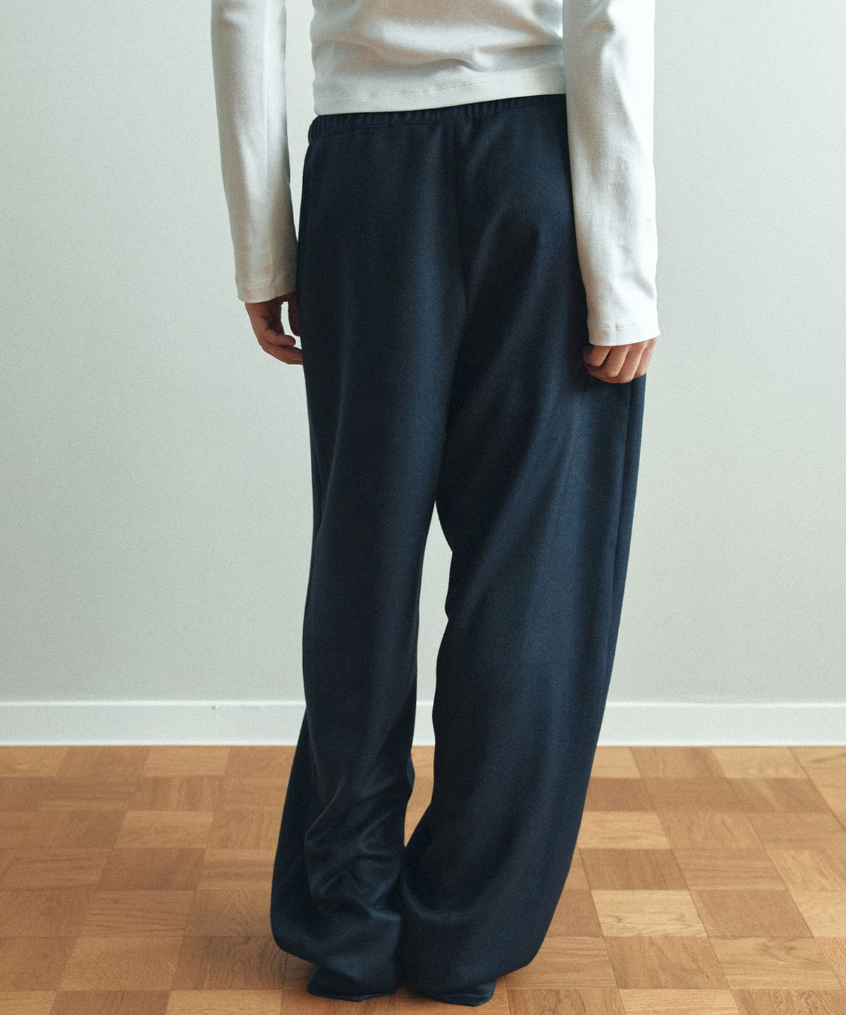 파로(FAHRO) WIDE TWO TUCK PANTS NAVY