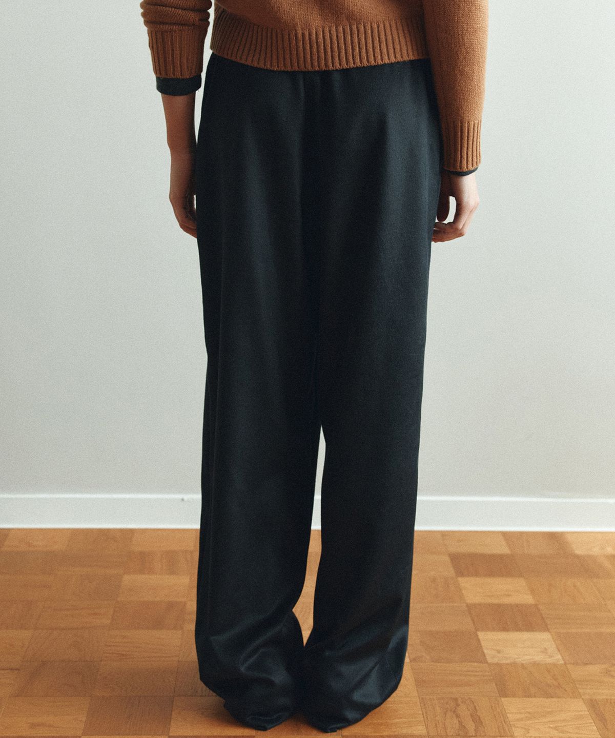 파로(FAHRO) WIDE TWO TUCK PANTS BLACK