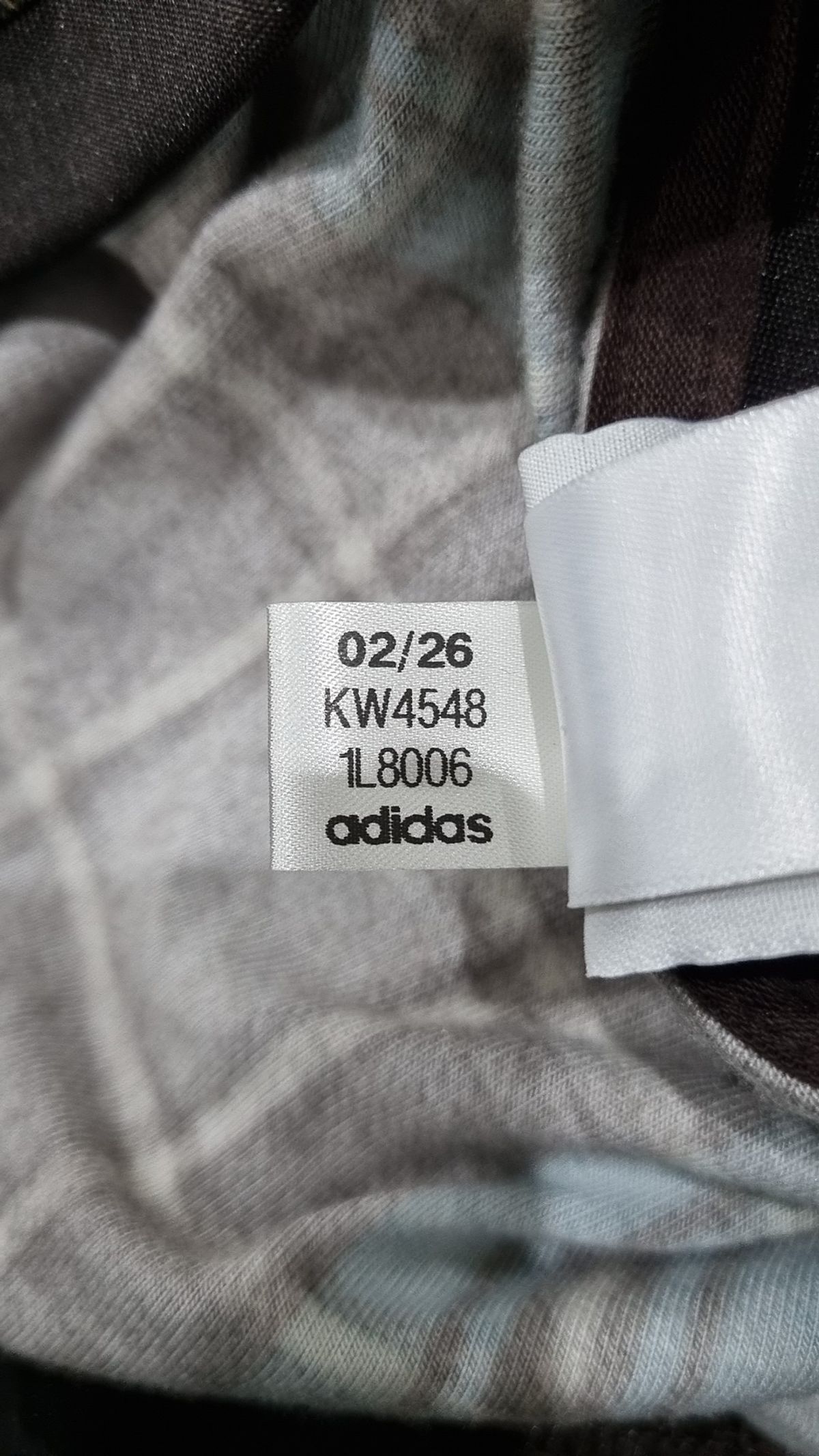 아디다스(ADIDAS) 버튼 디테일 체크 브이넥 셔츠 - 브라운 / KW4548 S