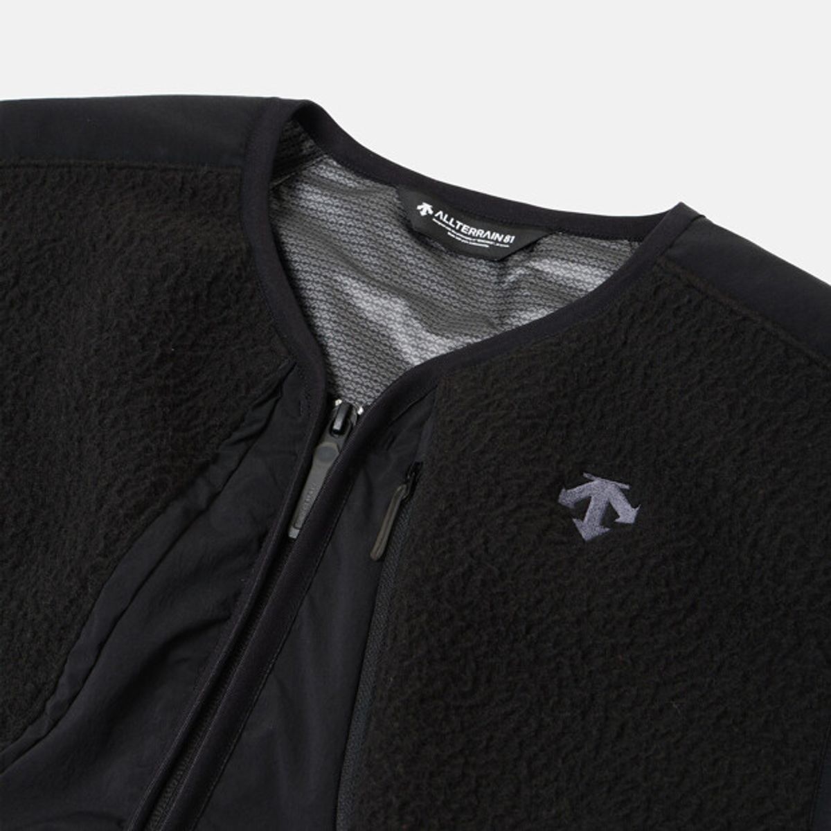 데상트(DESCENTE) [ALLTERRAIN 81] FUTURE BOA FLEECE VEST 블랙 SR413KVEO1