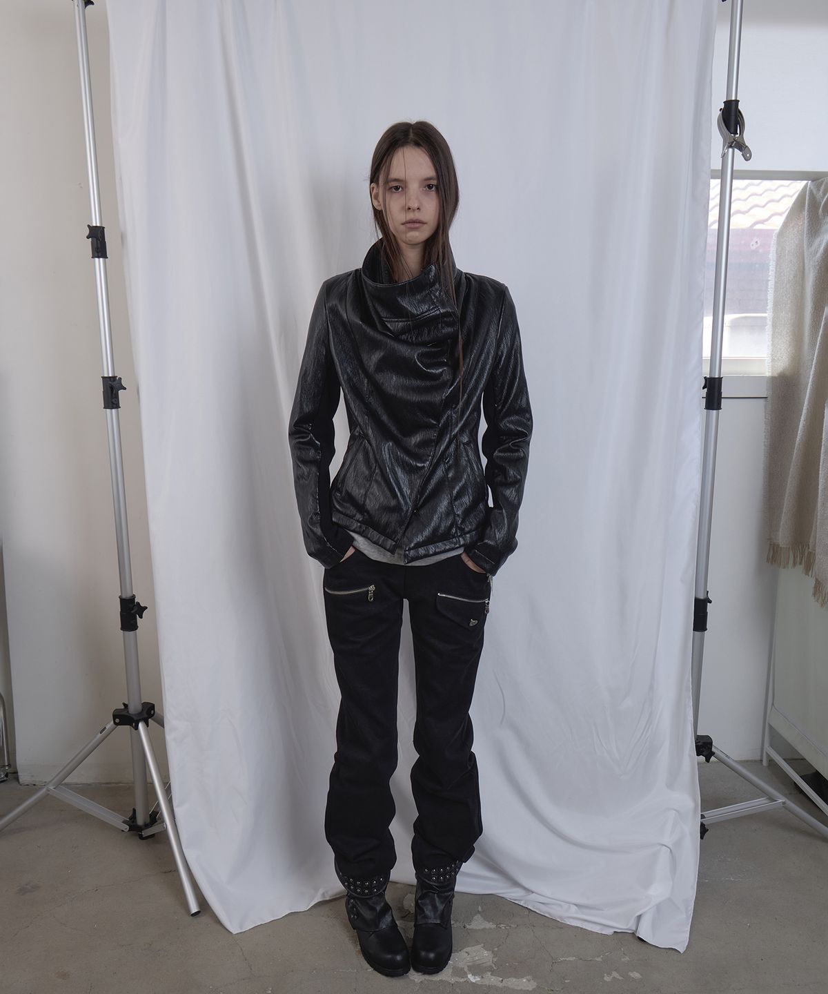 애시메트리(ASYMMETRY) DISTORTED ZIP PANTS