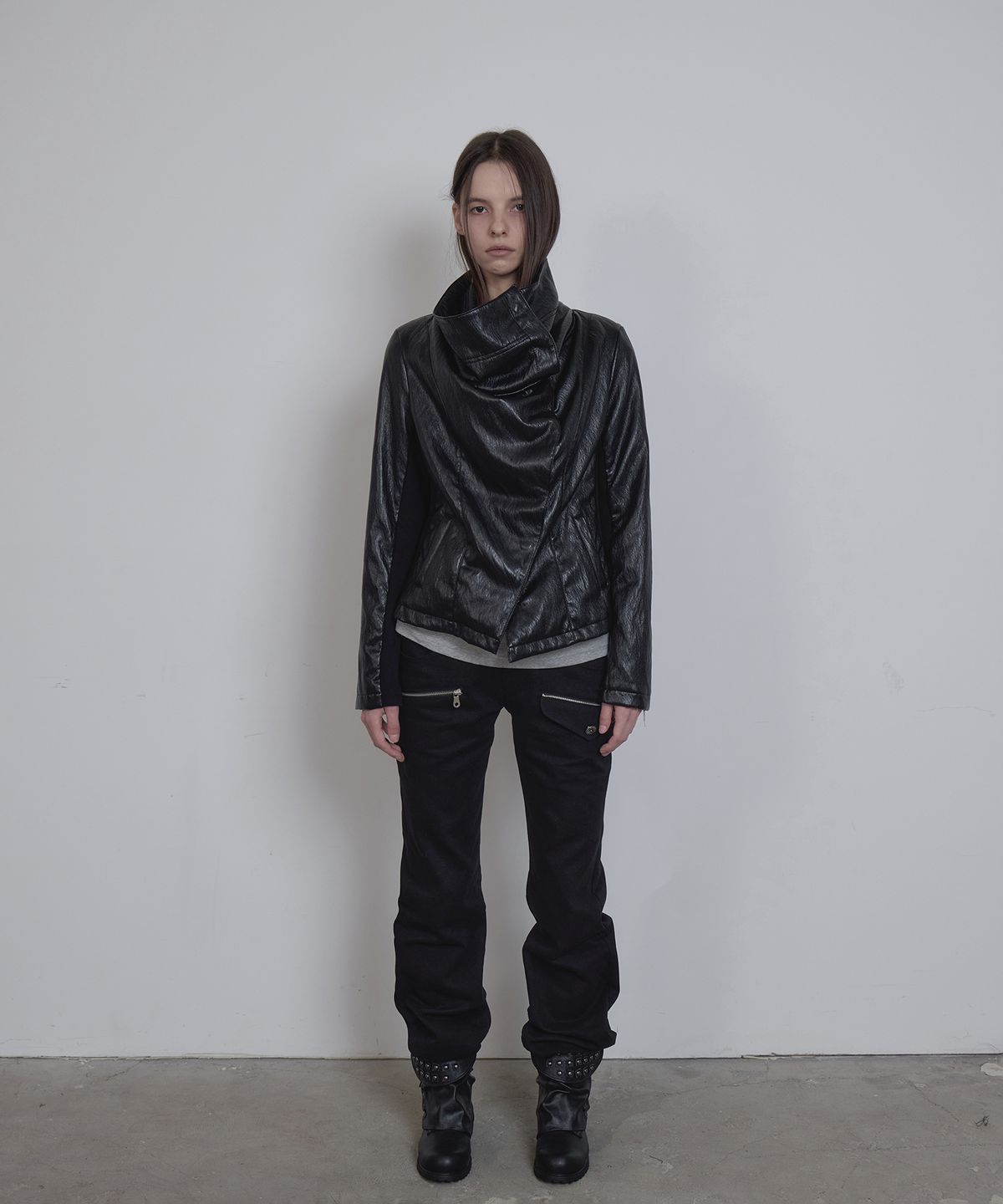 애시메트리(ASYMMETRY) CONVERTIBLE DRAPE LEATHER JACKET / BLACK