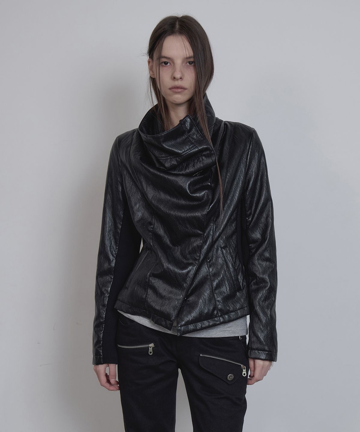애시메트리(ASYMMETRY) CONVERTIBLE DRAPE LEATHER JACKET / BLACK