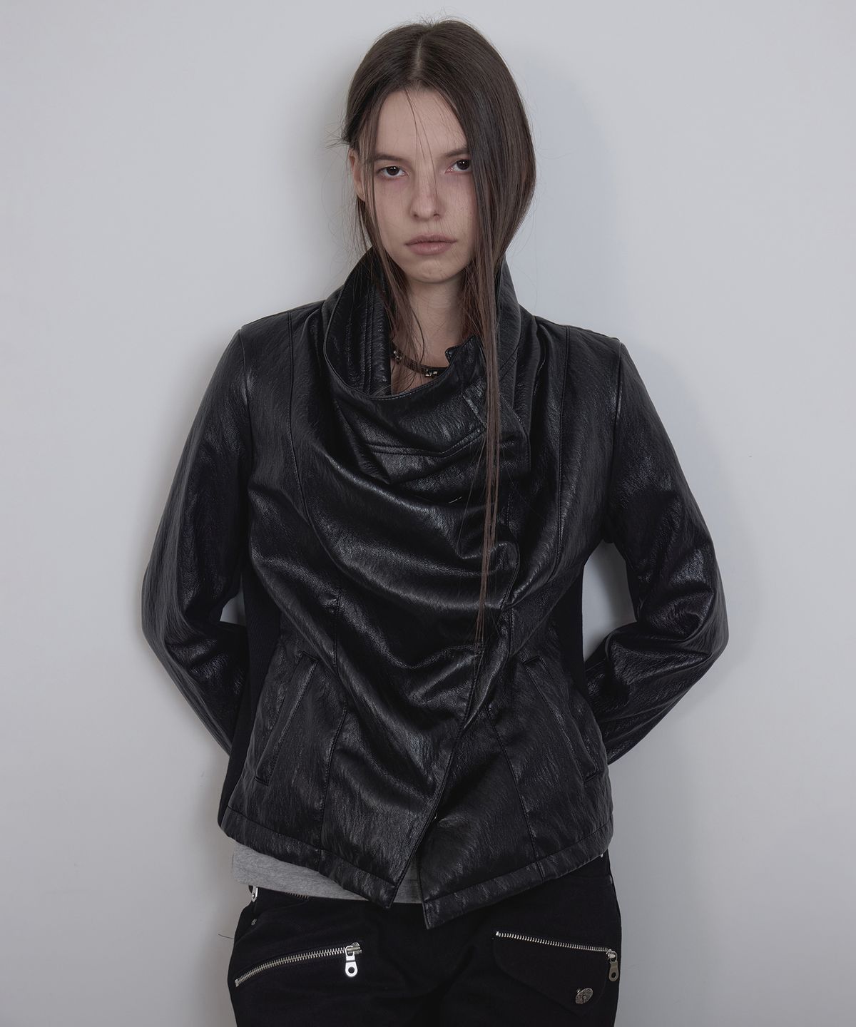애시메트리(ASYMMETRY) CONVERTIBLE DRAPE LEATHER JACKET / BLACK