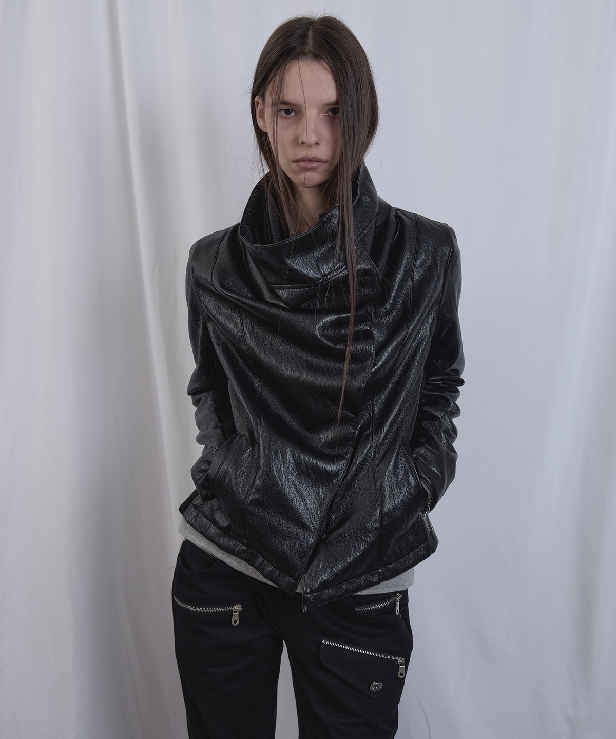 애시메트리(ASYMMETRY) CONVERTIBLE DRAPE LEATHER JACKET / BLACK