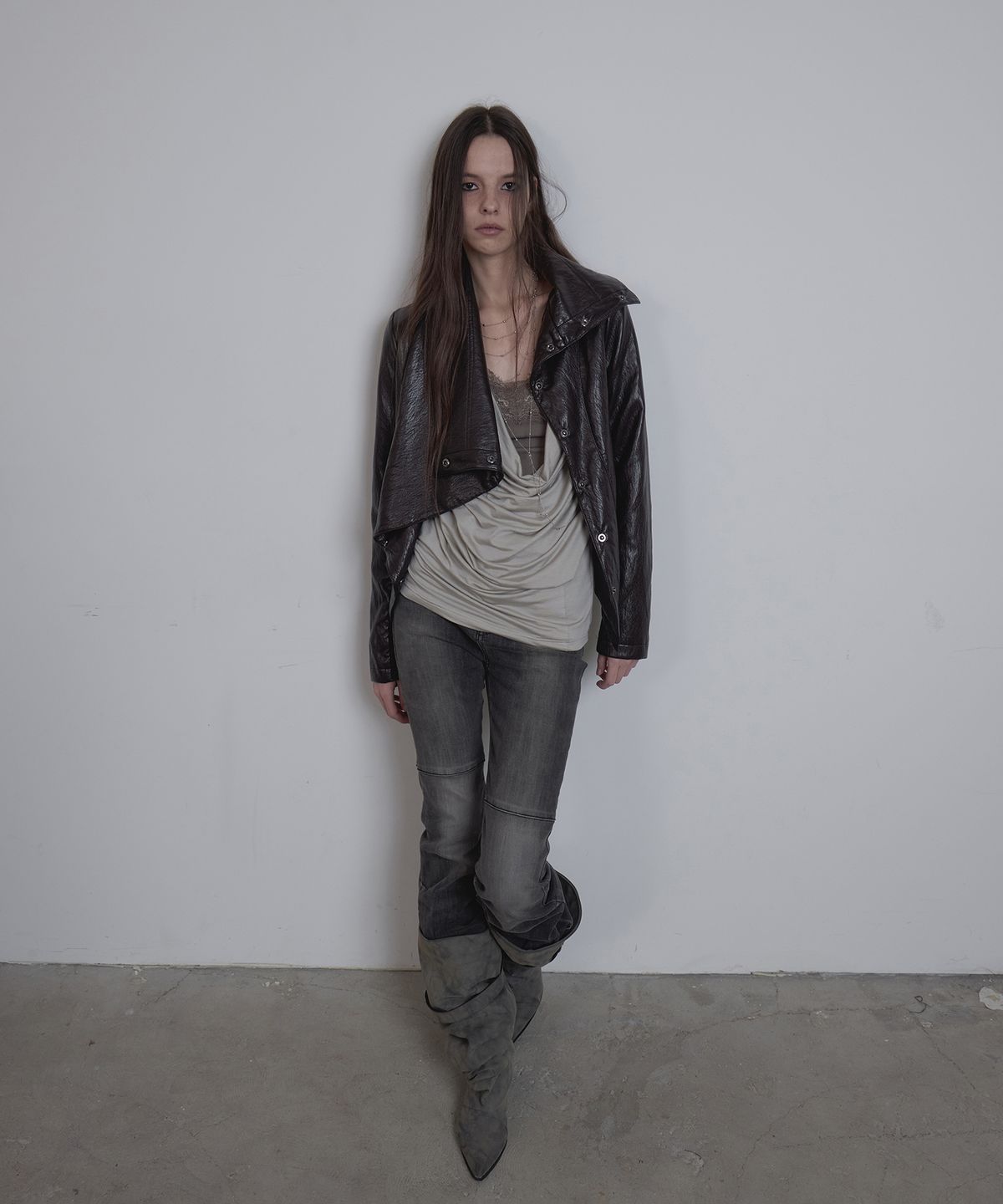 애시메트리(ASYMMETRY) CONVERTIBLE DRAPE LEATHER JACKET / BROWN