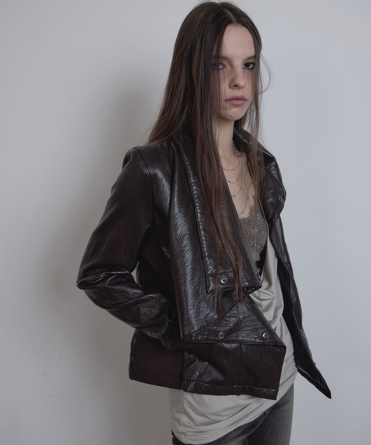 애시메트리(ASYMMETRY) CONVERTIBLE DRAPE LEATHER JACKET / BROWN