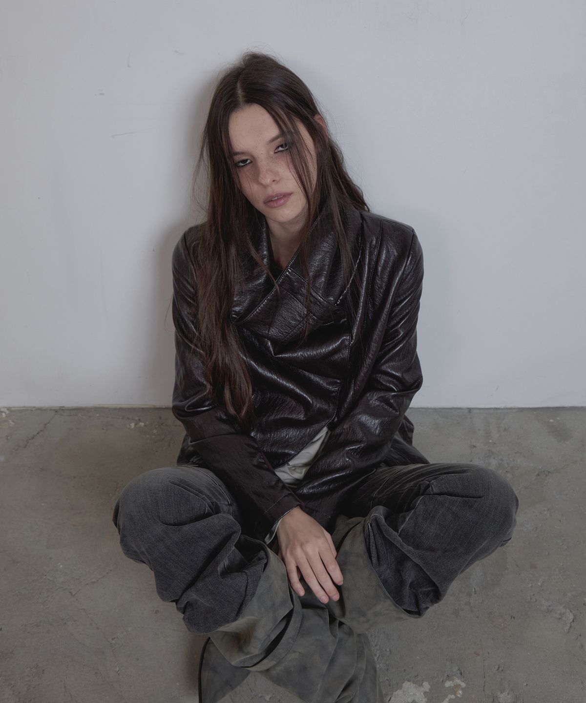 애시메트리(ASYMMETRY) CONVERTIBLE DRAPE LEATHER JACKET / BROWN
