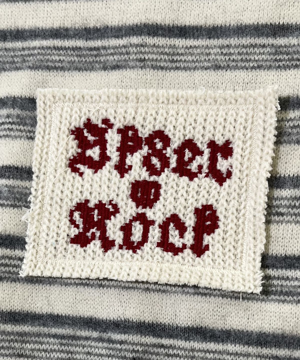 스케이터락(SK8ER ROCK) Fuzzy Stripe Knit Long Sleeve Tee (ivory*gray)