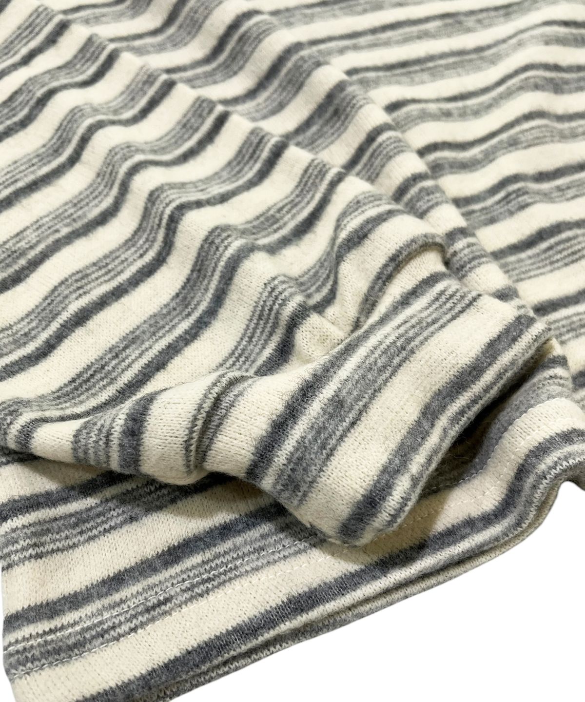 스케이터락(SK8ER ROCK) Fuzzy Stripe Knit Long Sleeve Tee (ivory*gray)