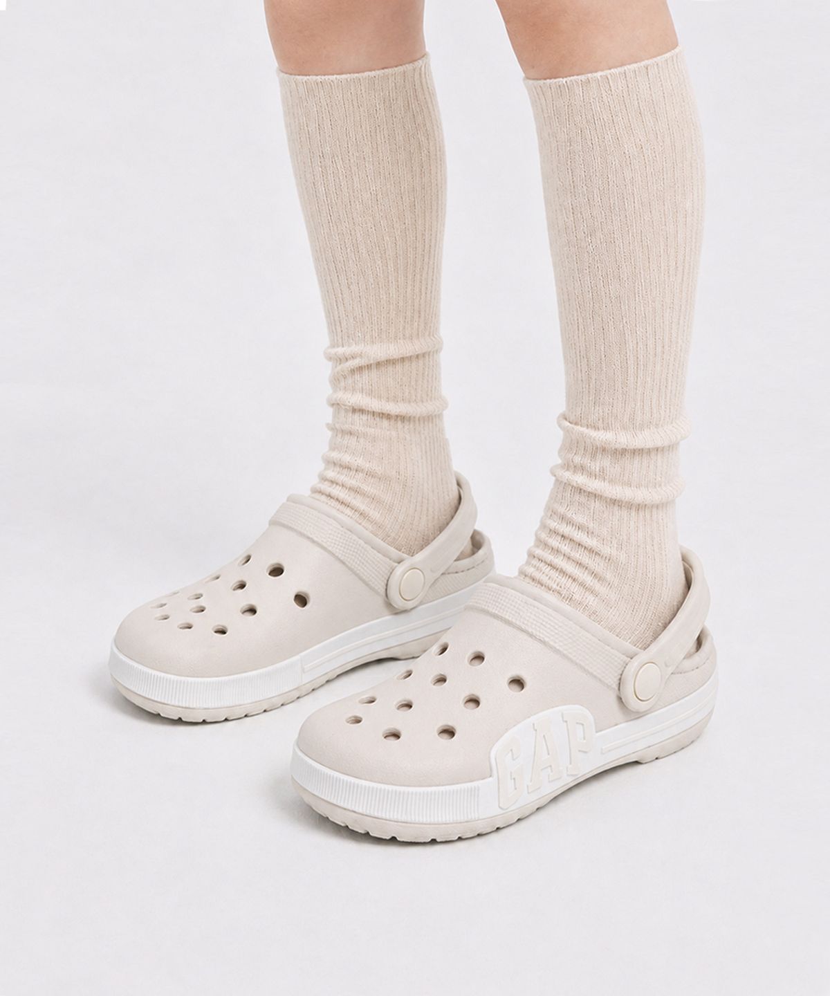 갭 키즈(GAP KIDS) 토이 퍼 방한샌들 베이지