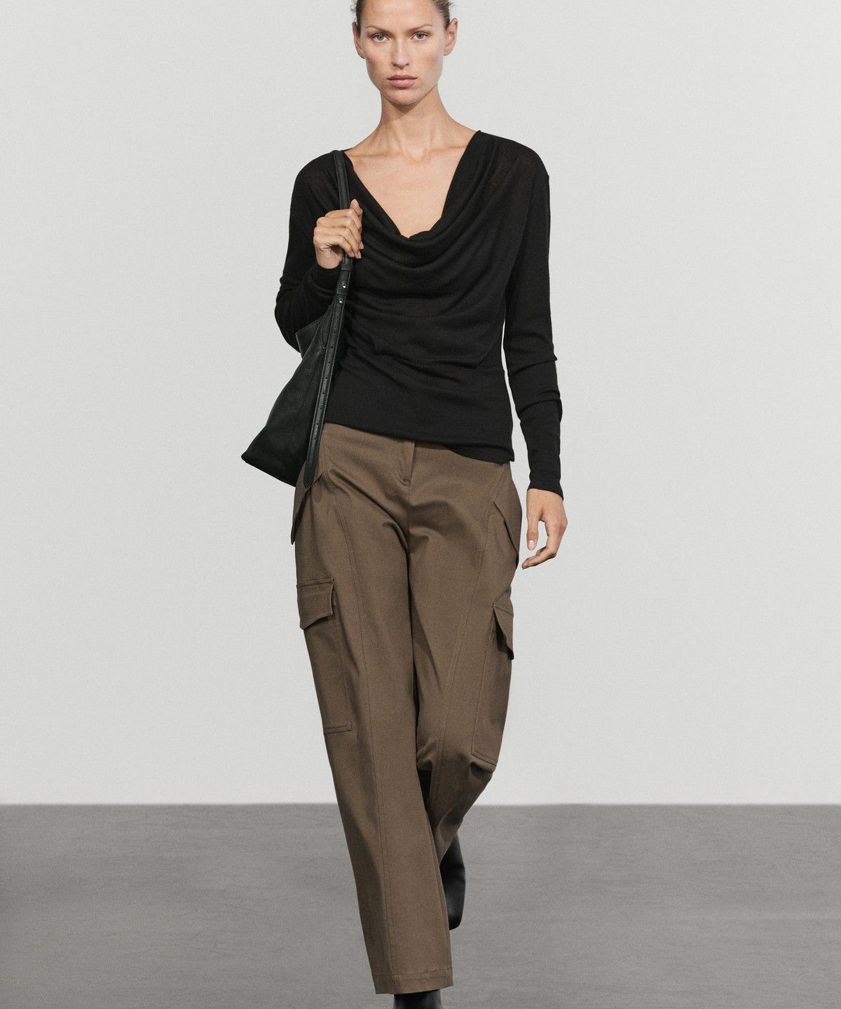 마시모두띠(MASSIMO DUTTI) 드레이프 네크라인 긴소매 탑