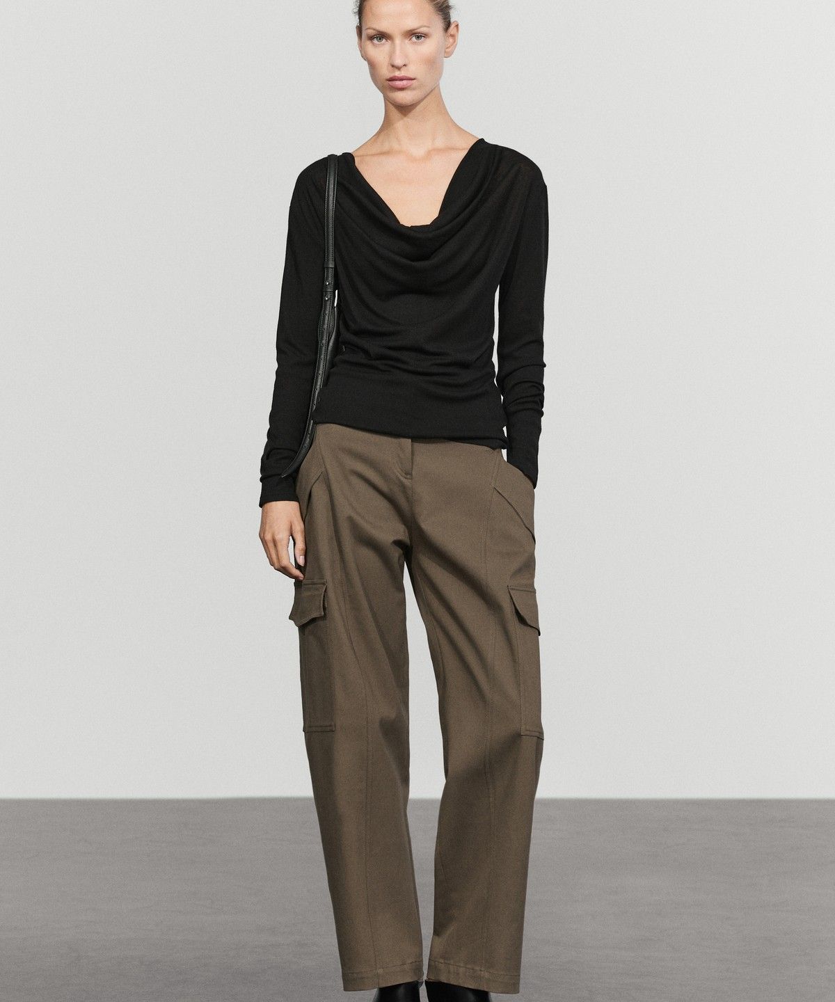 마시모두띠(MASSIMO DUTTI) 드레이프 네크라인 긴소매 탑