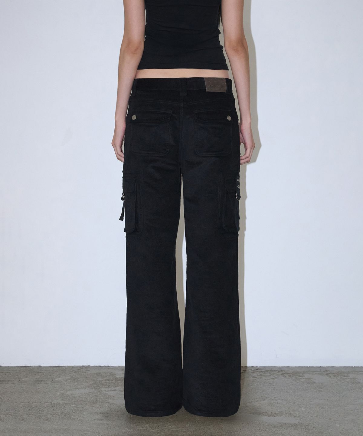 로타입(ROUGHTYPE) Corduroy Cargo Bootcut Pants - Black