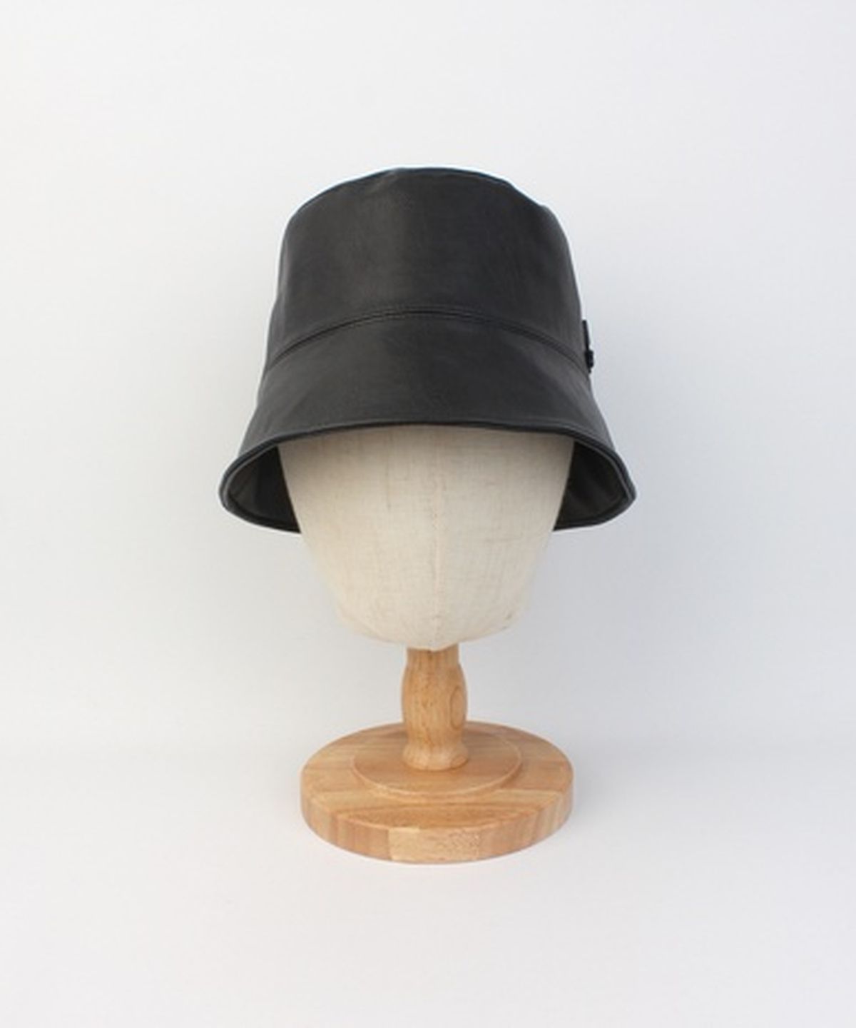 유니버셜 케미스트리(UNIVERSAL CHEMISTRY) Leather Black Drop Bucket Hat 버킷햇