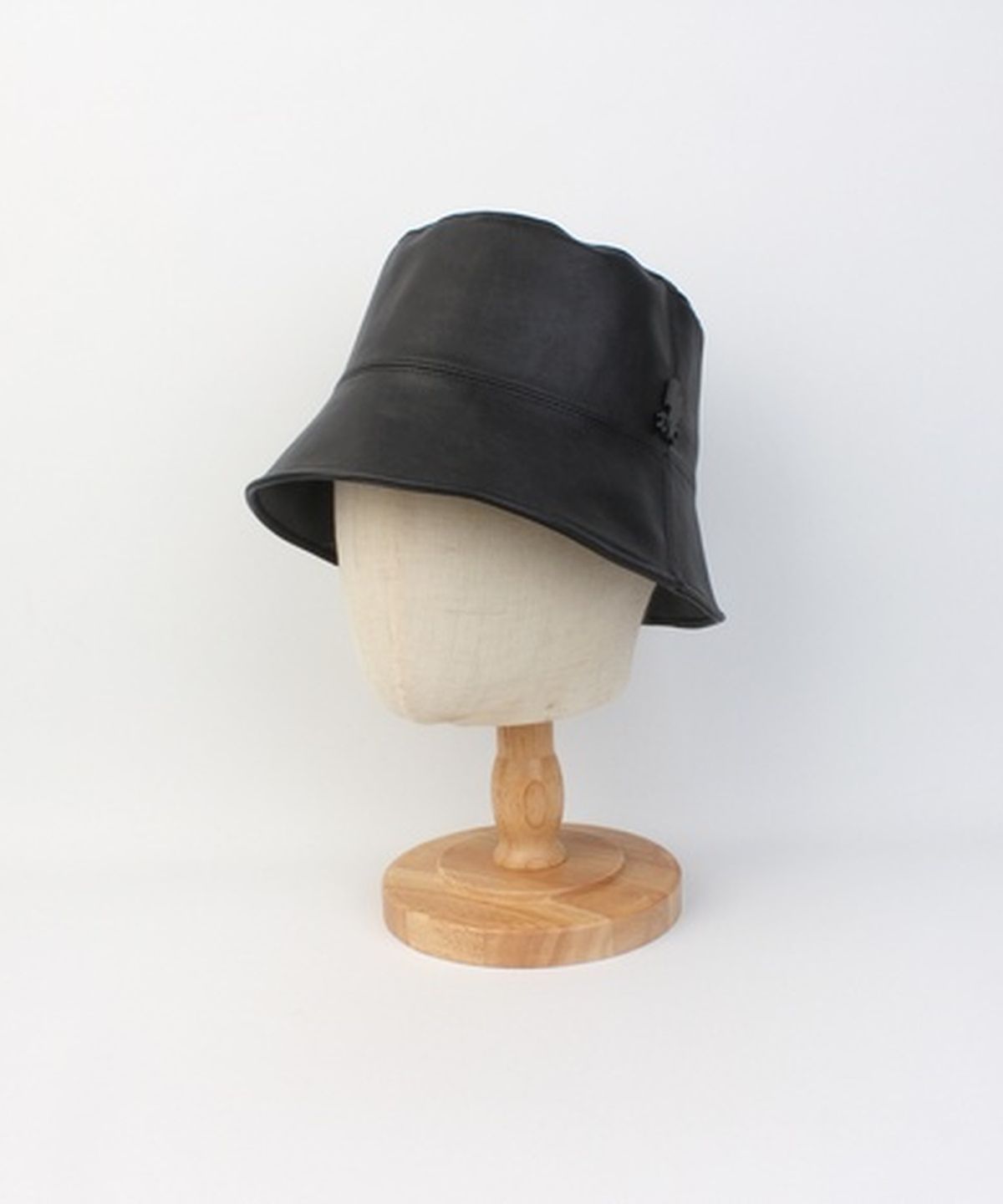 유니버셜 케미스트리(UNIVERSAL CHEMISTRY) Leather Black Drop Bucket Hat 버킷햇