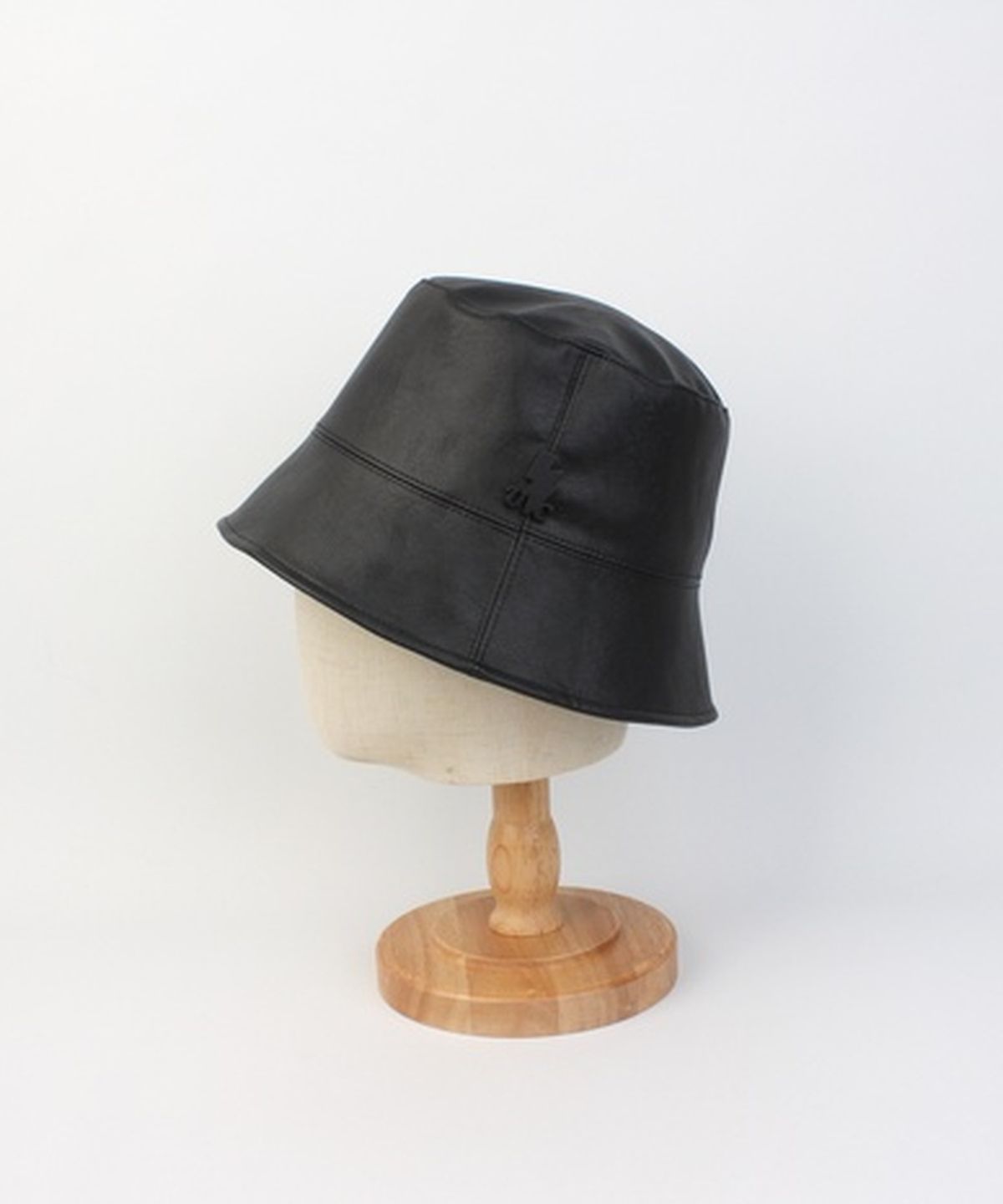 유니버셜 케미스트리(UNIVERSAL CHEMISTRY) Leather Black Drop Bucket Hat 버킷햇