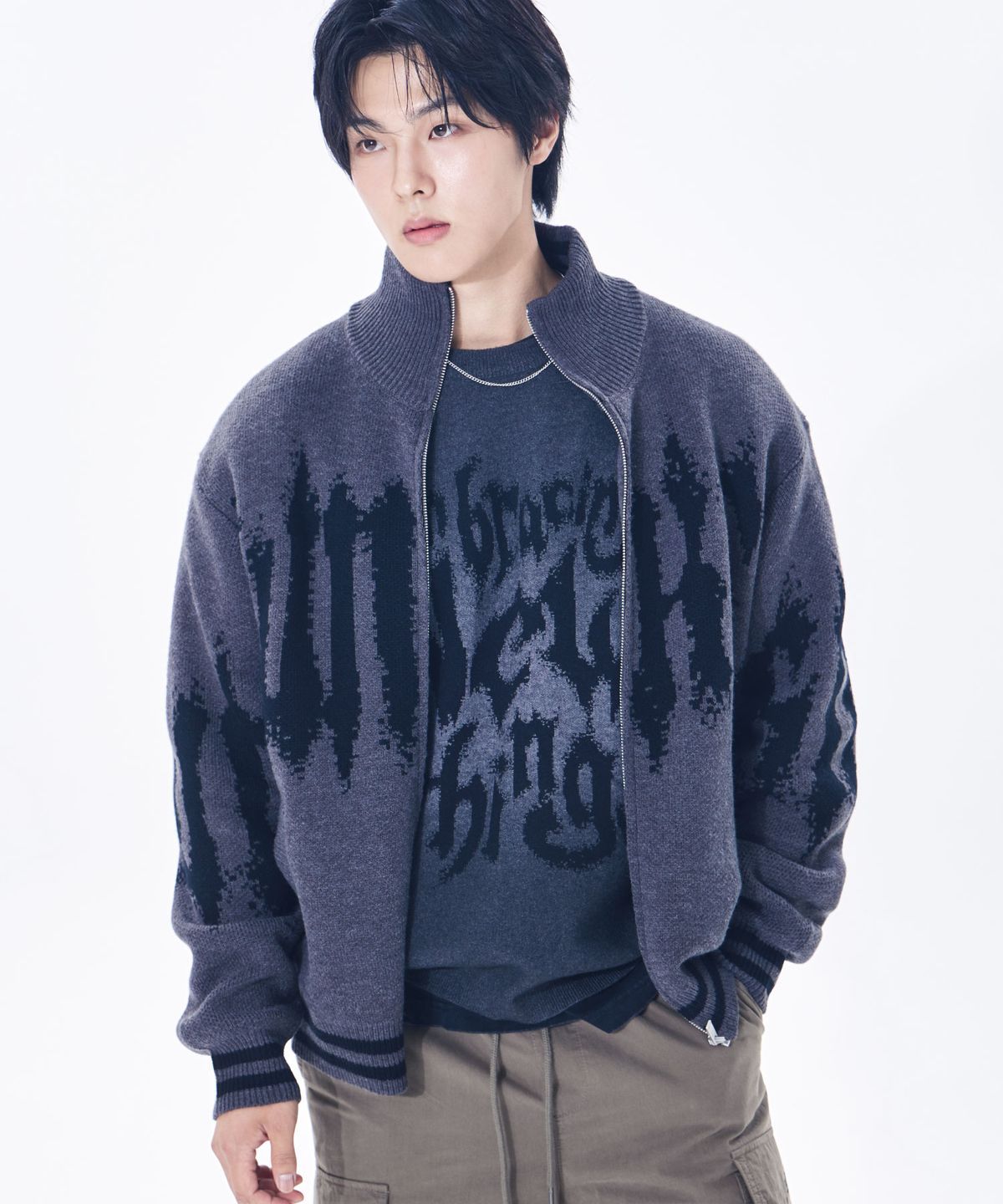 벙커버스터(BUNKERBUSTER) 하이넥 블러디 로고 니트 집업 MR5SU502_CHARCOAL