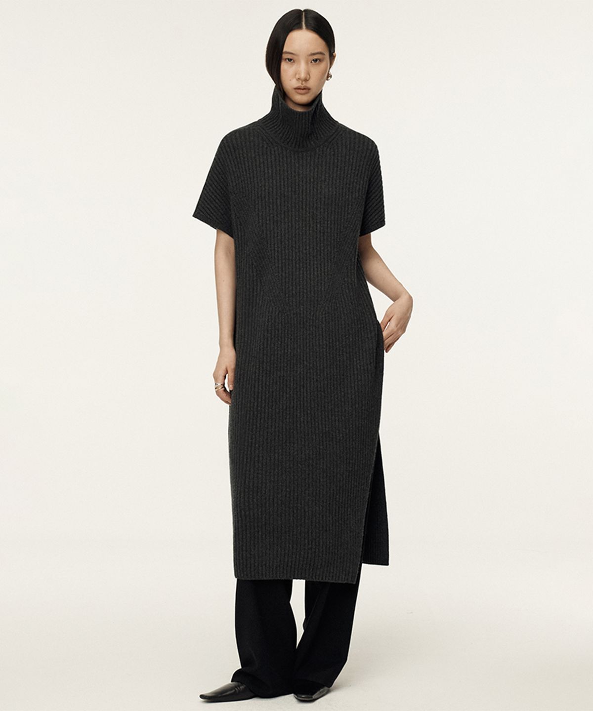 우마뭉(UMARMUNG) Wool cashmere turtleneck maxi dress_Charcoal