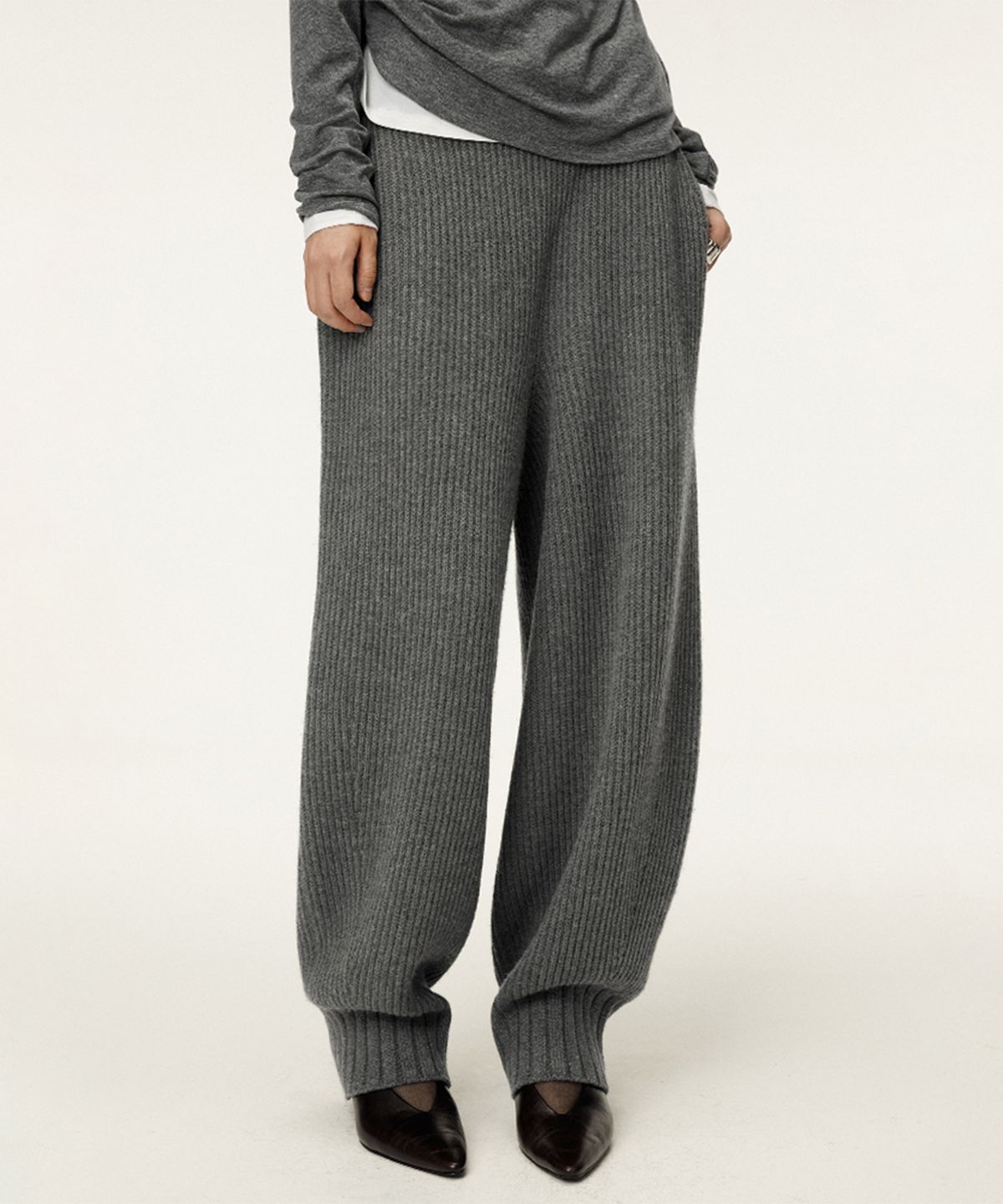 우마뭉(UMARMUNG) Wool cashmere ribbed whole garment pants_Etna grey