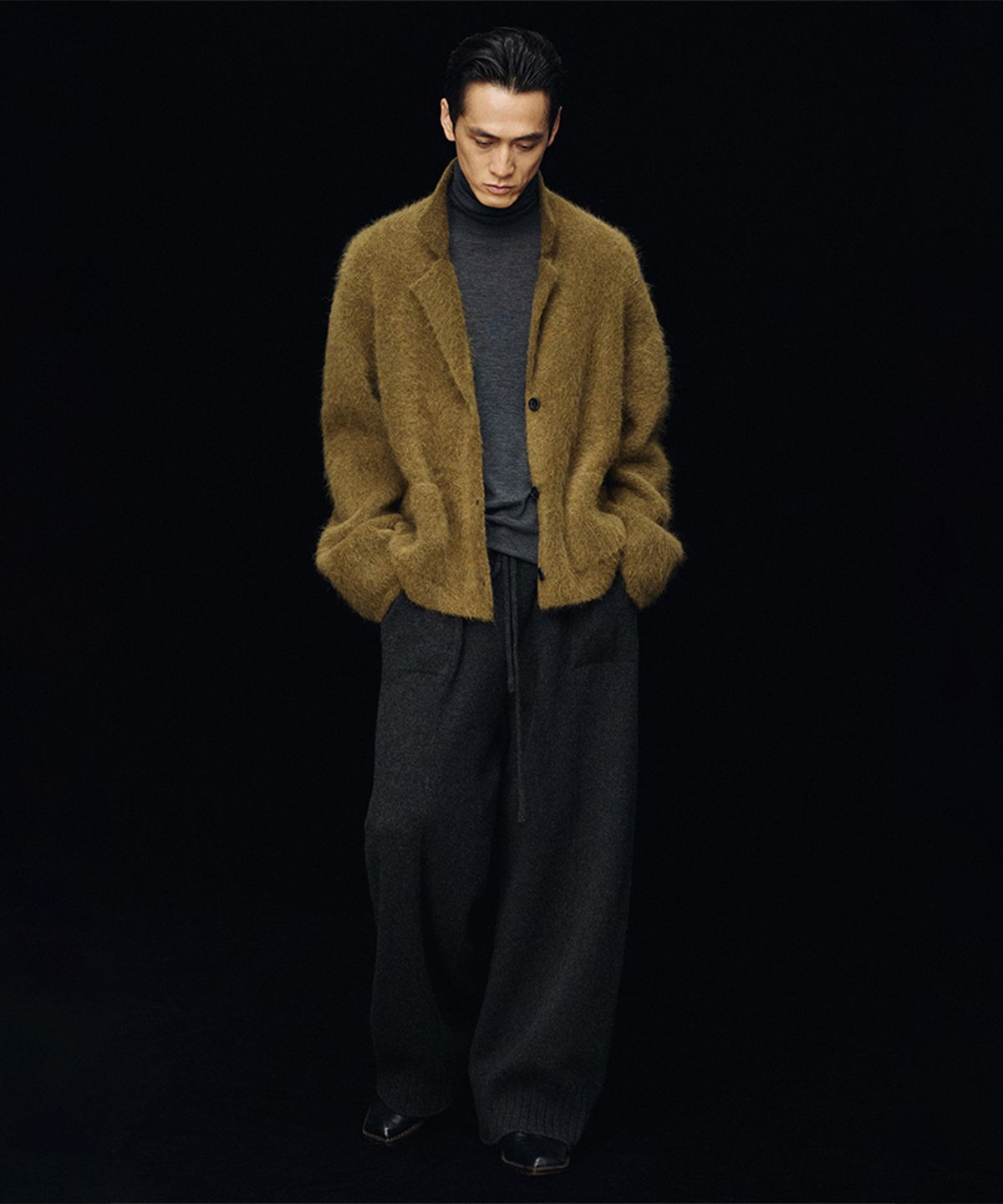 우마뭉(UMARMUNG) Hairy alpaca collared knitted jacket_Olive