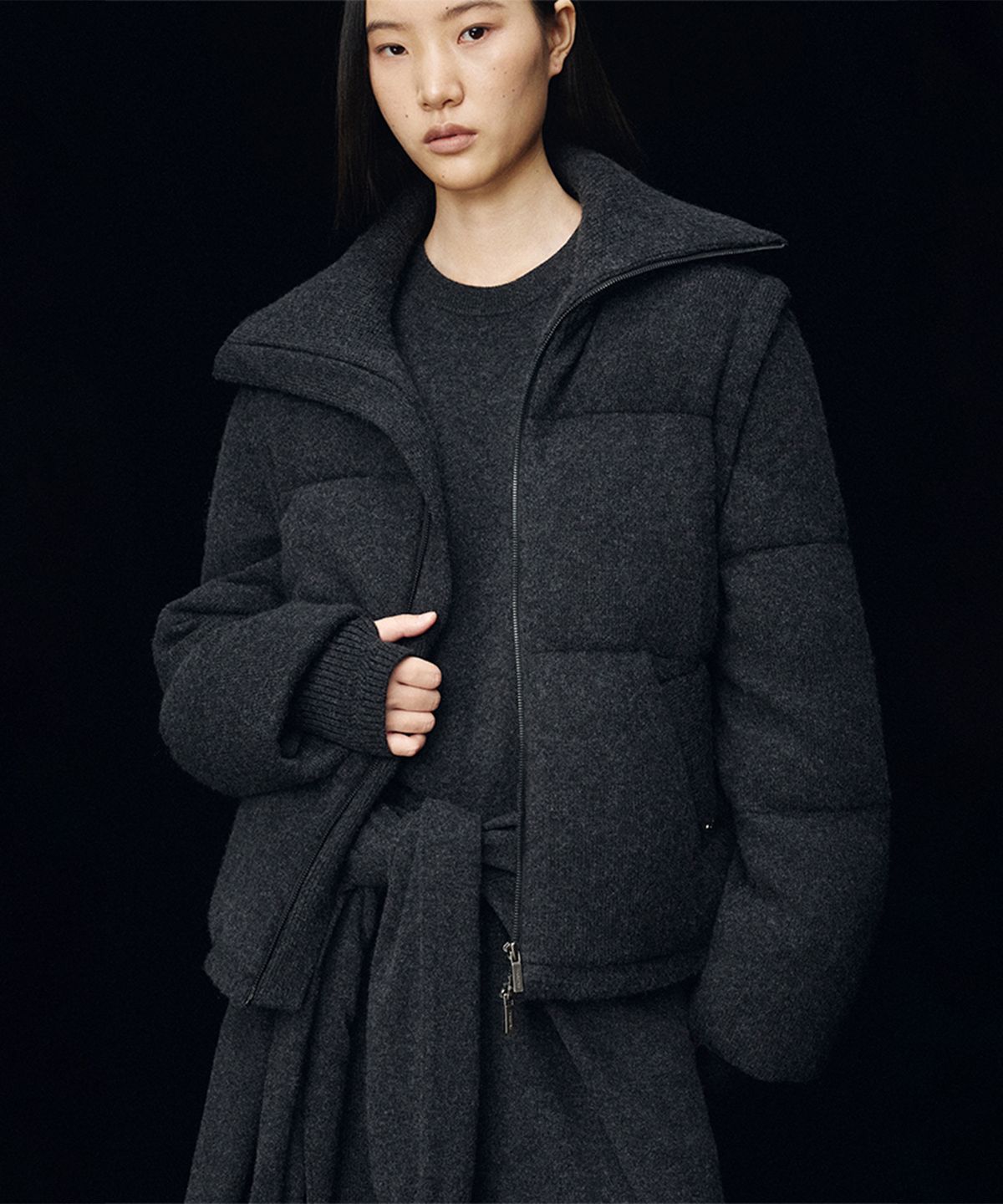 우마뭉(UMARMUNG) Wool cashmere detachable sleeve puffer jacket_Graphite