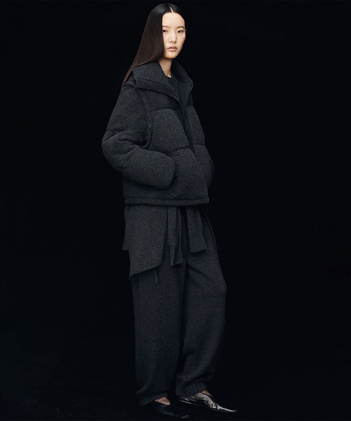 우마뭉(UMARMUNG) Wool cashmere detachable sleeve puffer jacket_Graphite