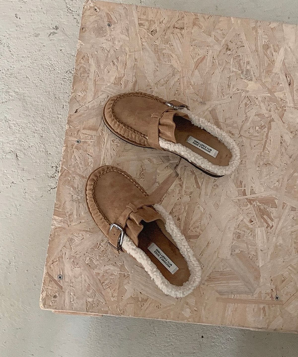 무드앤플(MOODNPLE) Mocca 트리밍 퍼 로퍼뮬  2color 2cm m1021