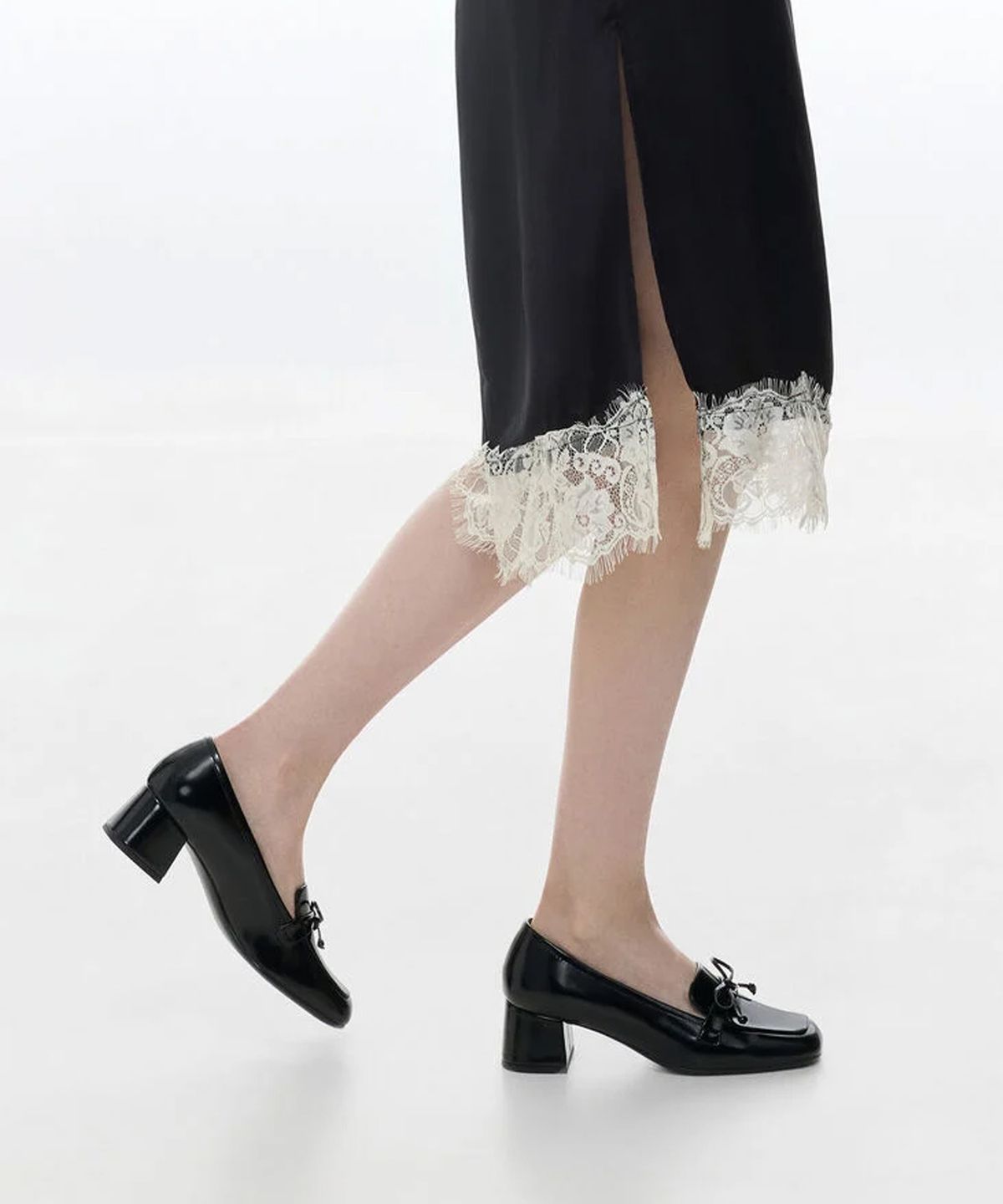 찰스앤키스(CHARLES & KEITH) 서클 참 보우 로퍼 펌프스 3colors CK1-60580358