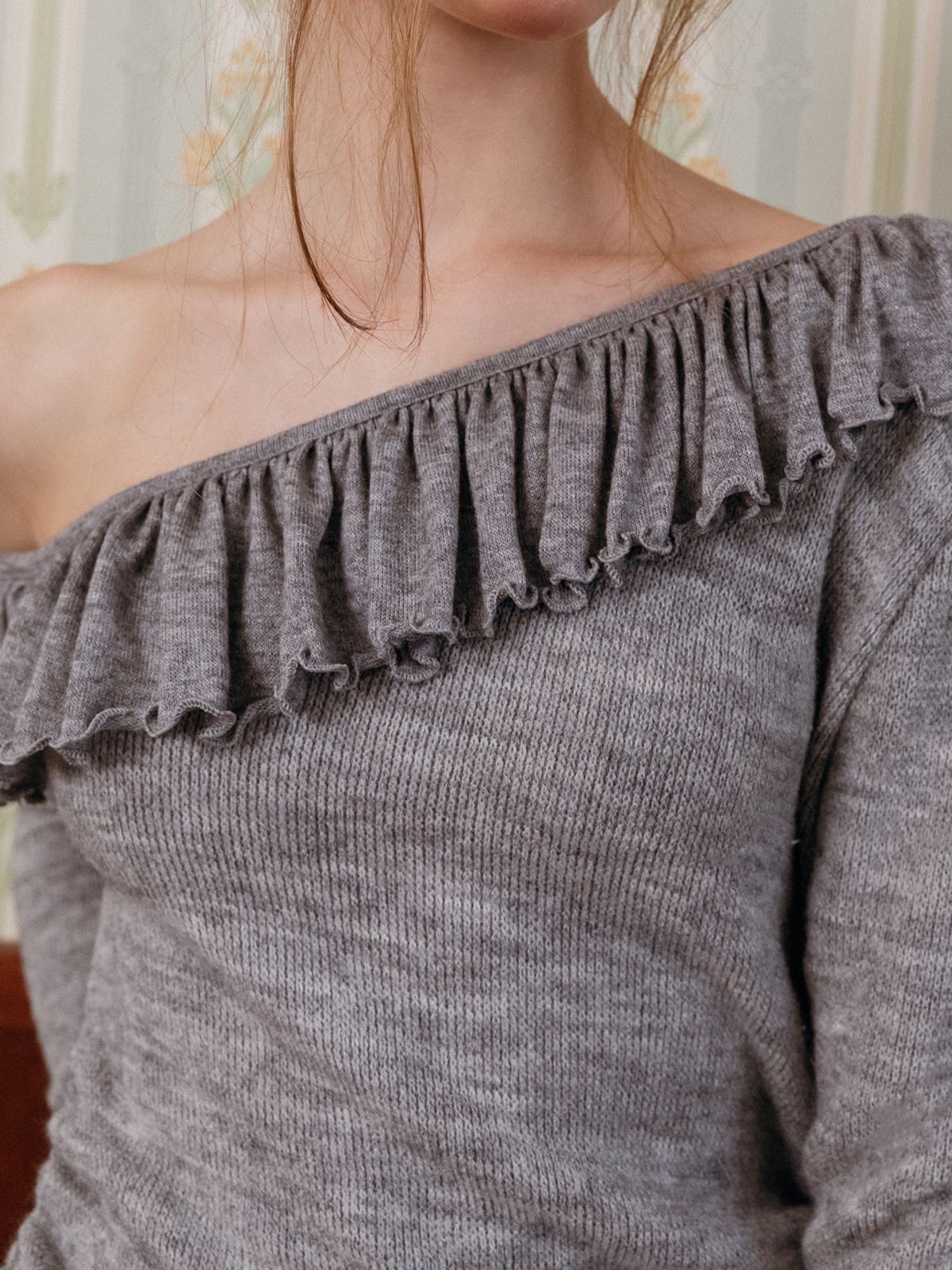 모이페어(MOIFAIRE) RUFFLE OFF SHOULDER DRESS / GREY