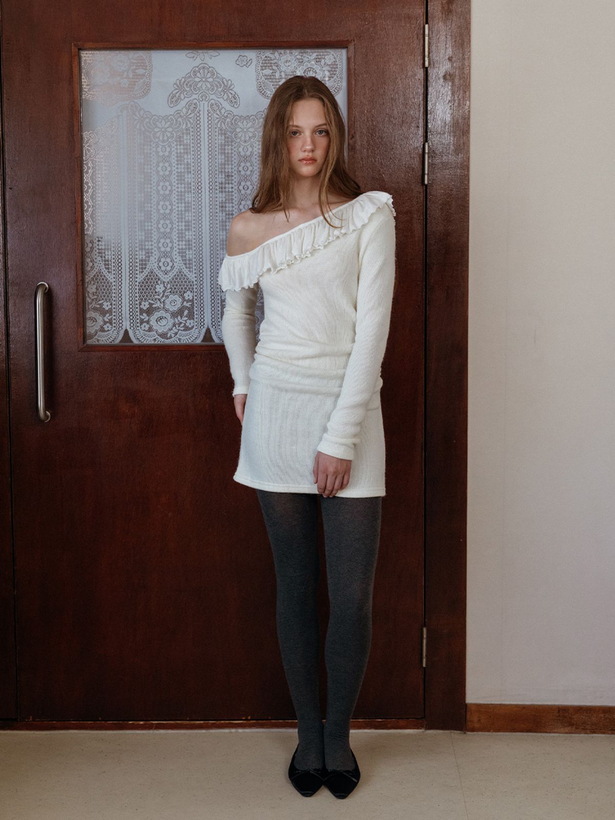 모이페어(MOIFAIRE) RUFFLE OFF SHOULDER DRESS / IVORY