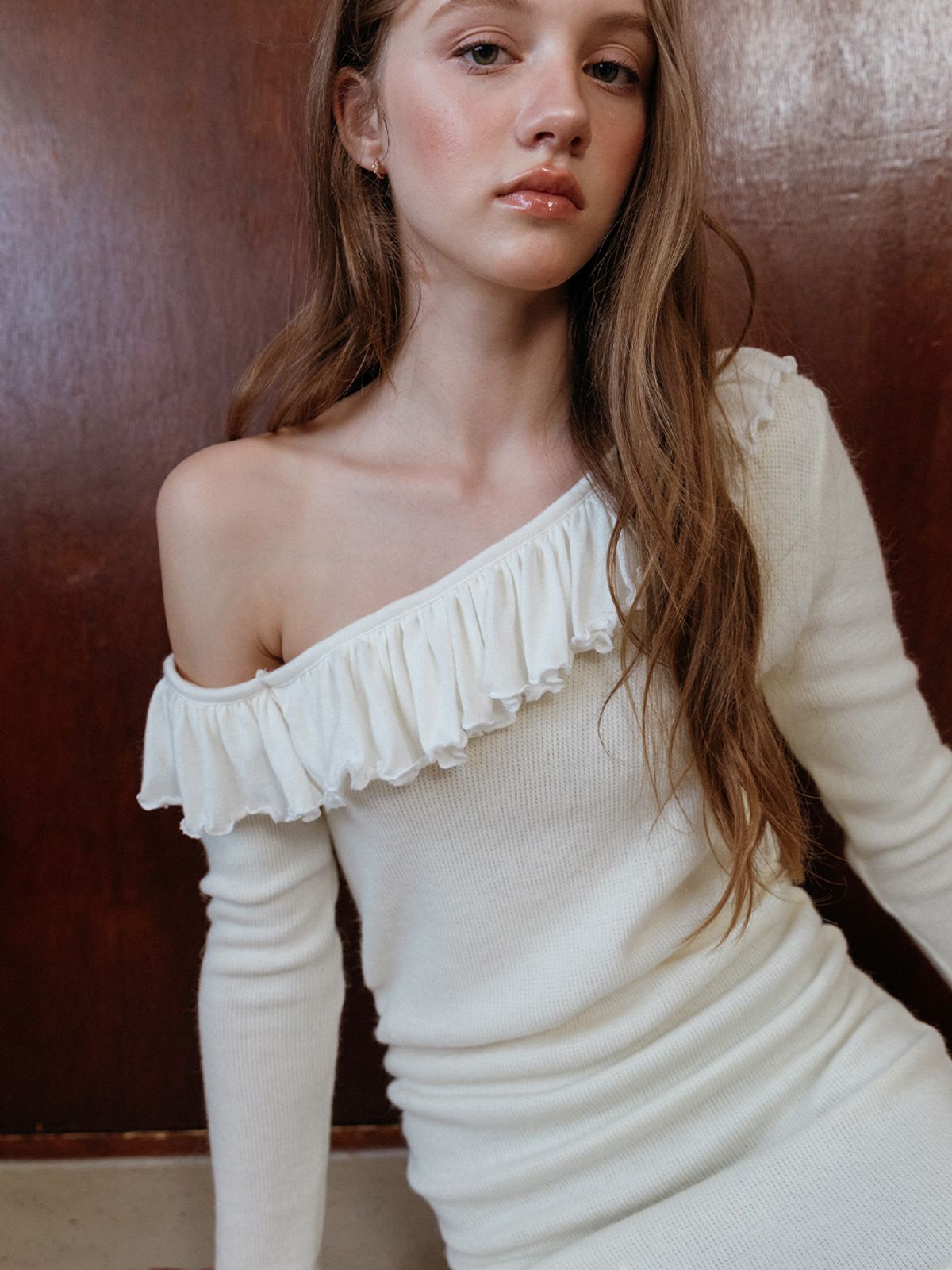 모이페어(MOIFAIRE) RUFFLE OFF SHOULDER DRESS / IVORY