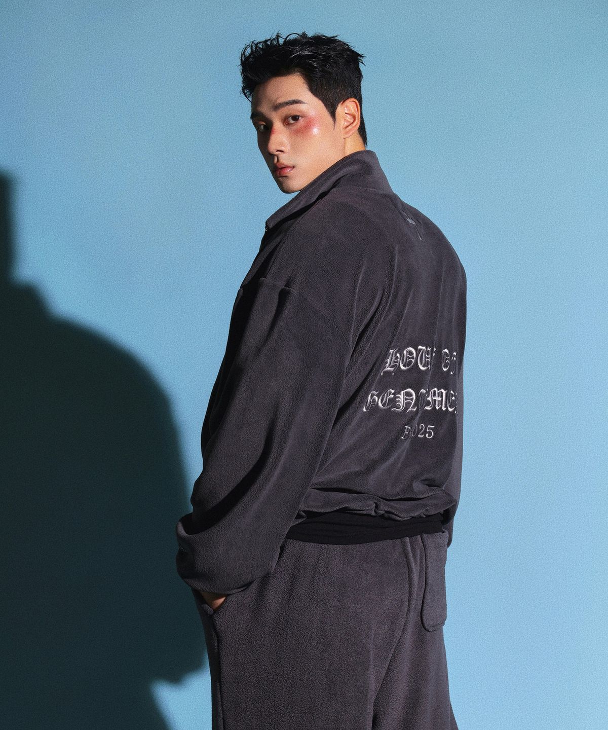 핸틀(HENTLE) 플리스 하프집 풀오버(차콜)