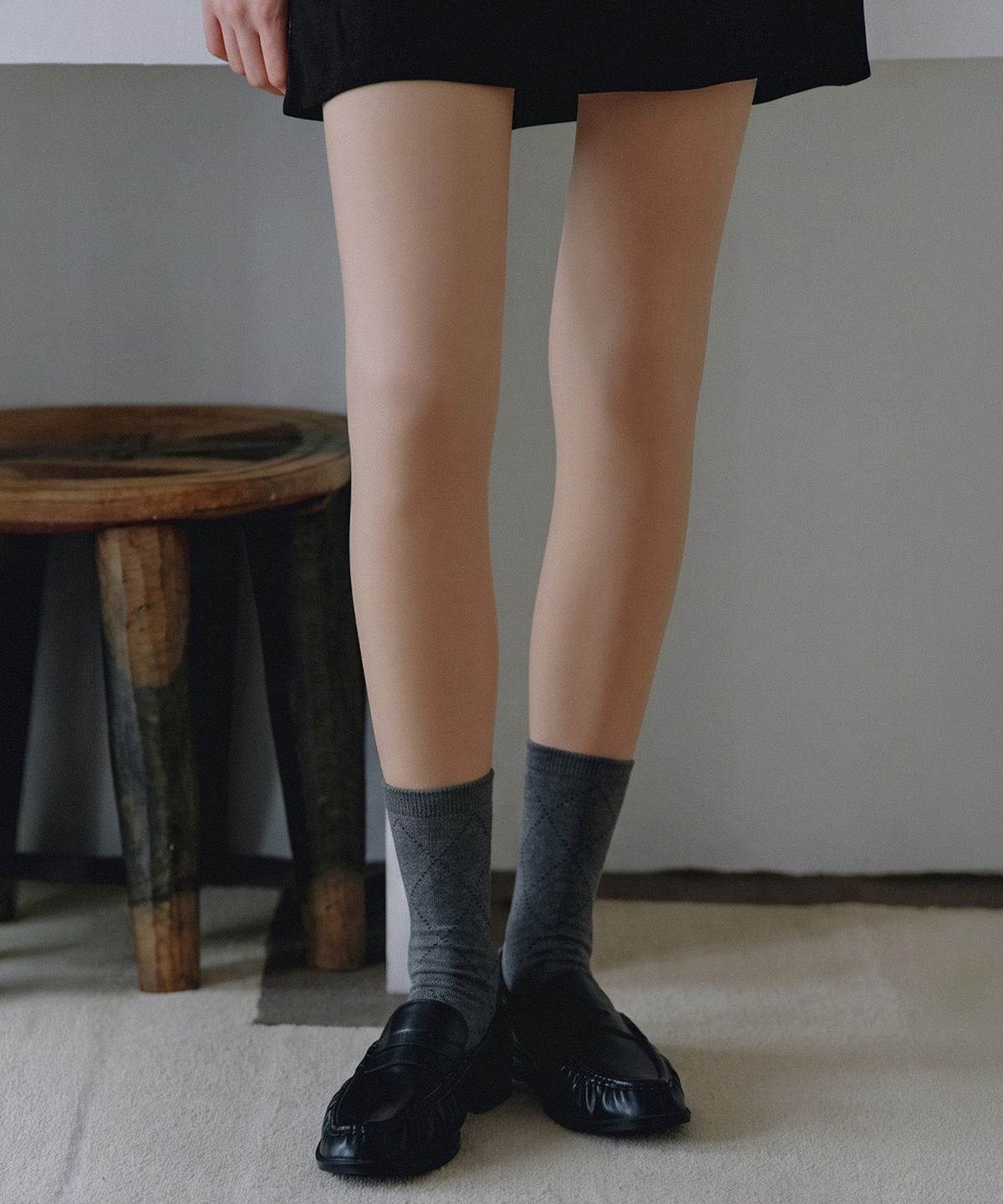 토브(TOEVE) 다이아 펀칭 크루 삭스 3colors