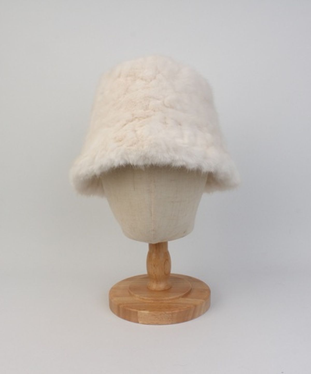 유니버셜 케미스트리(UNIVERSAL CHEMISTRY) Baby Fur Ivory Bucket Hat 버킷햇